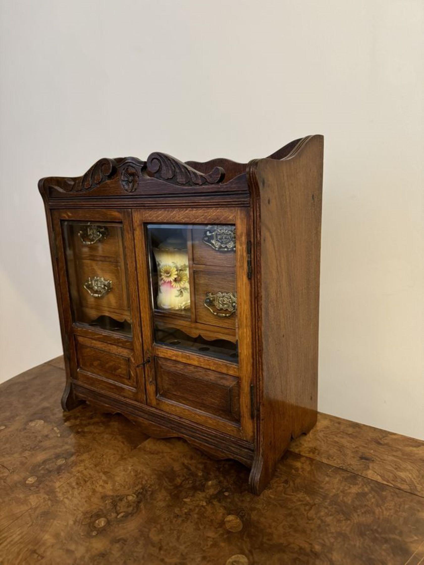 Magnifique cabinet de fumeur en chêne sculpté de l'époque d'Oakities. en vente 1