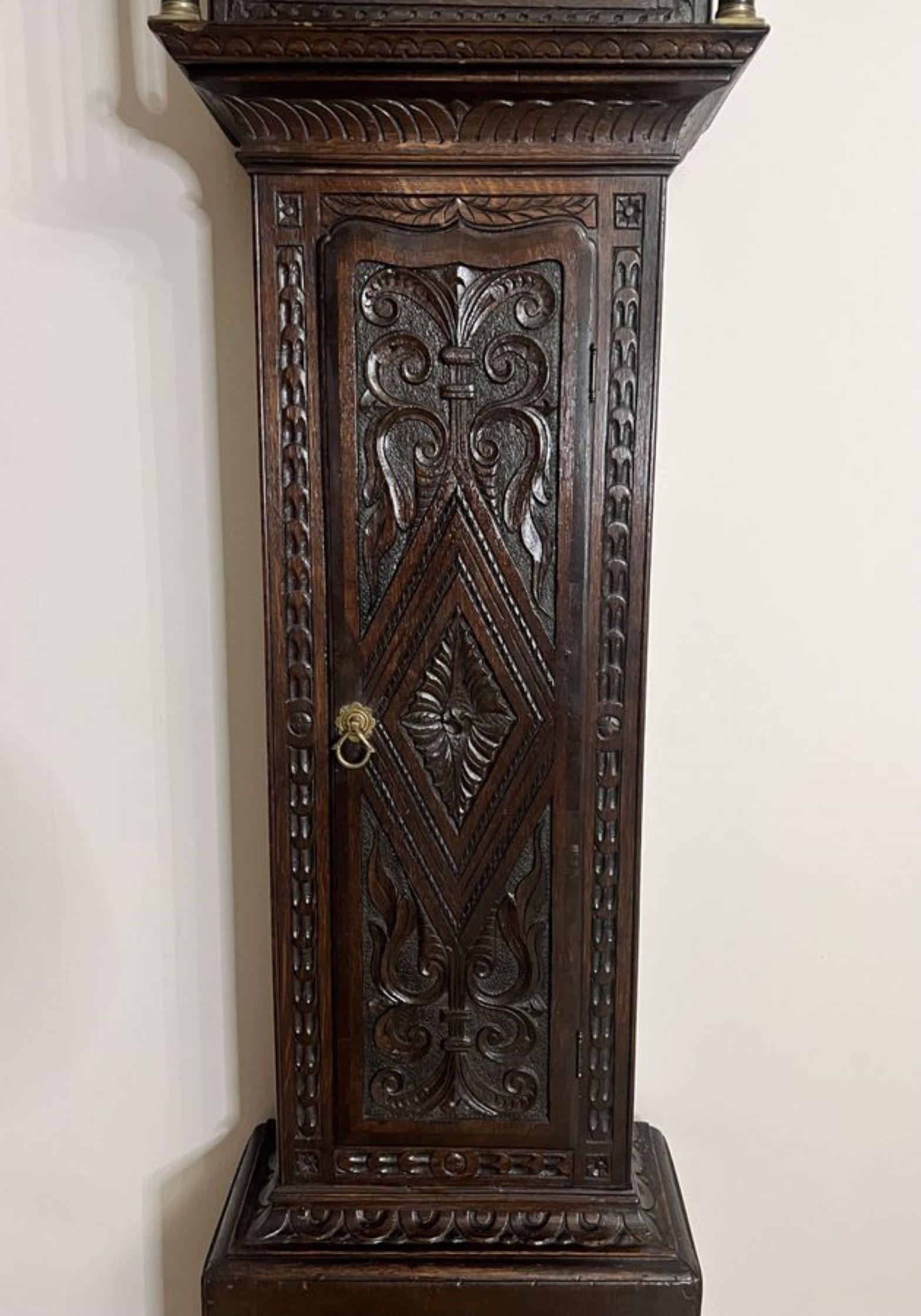 Fantastic quality Antique George III carved oak long case clock  In Good Condition For Sale In Ipswich, GB