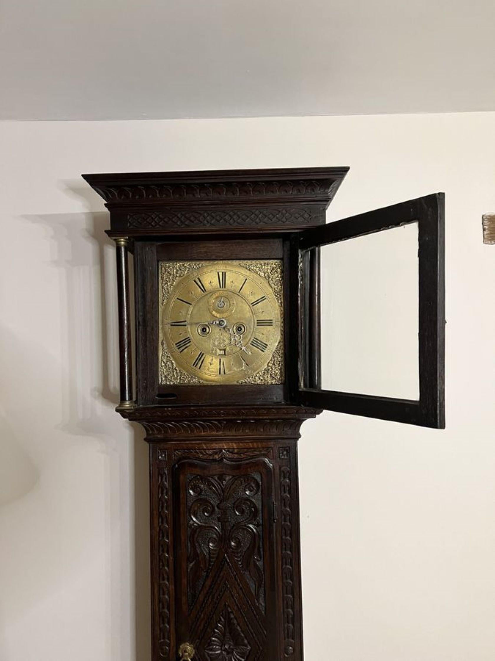 Fantastische Qualität Antike George III geschnitzt Eiche lange Fall Uhr  (Messing) im Angebot