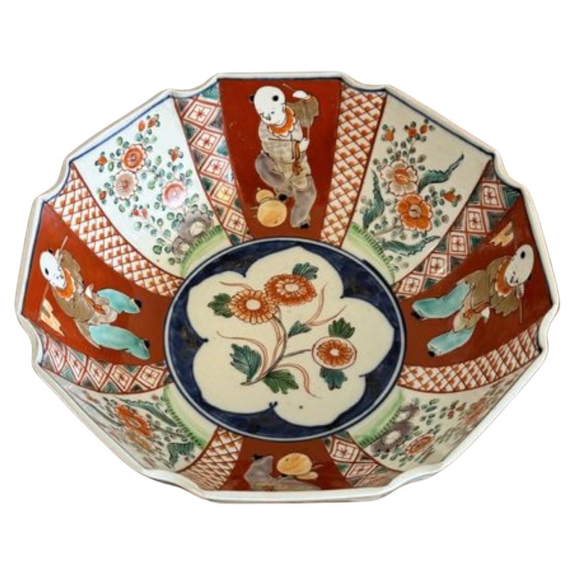 Antike japanische Imari-Schale in fantastischer Qualität im Angebot