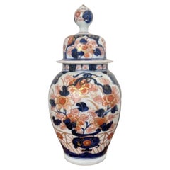 Fantastic quality antique Japanese imari lidded vase 