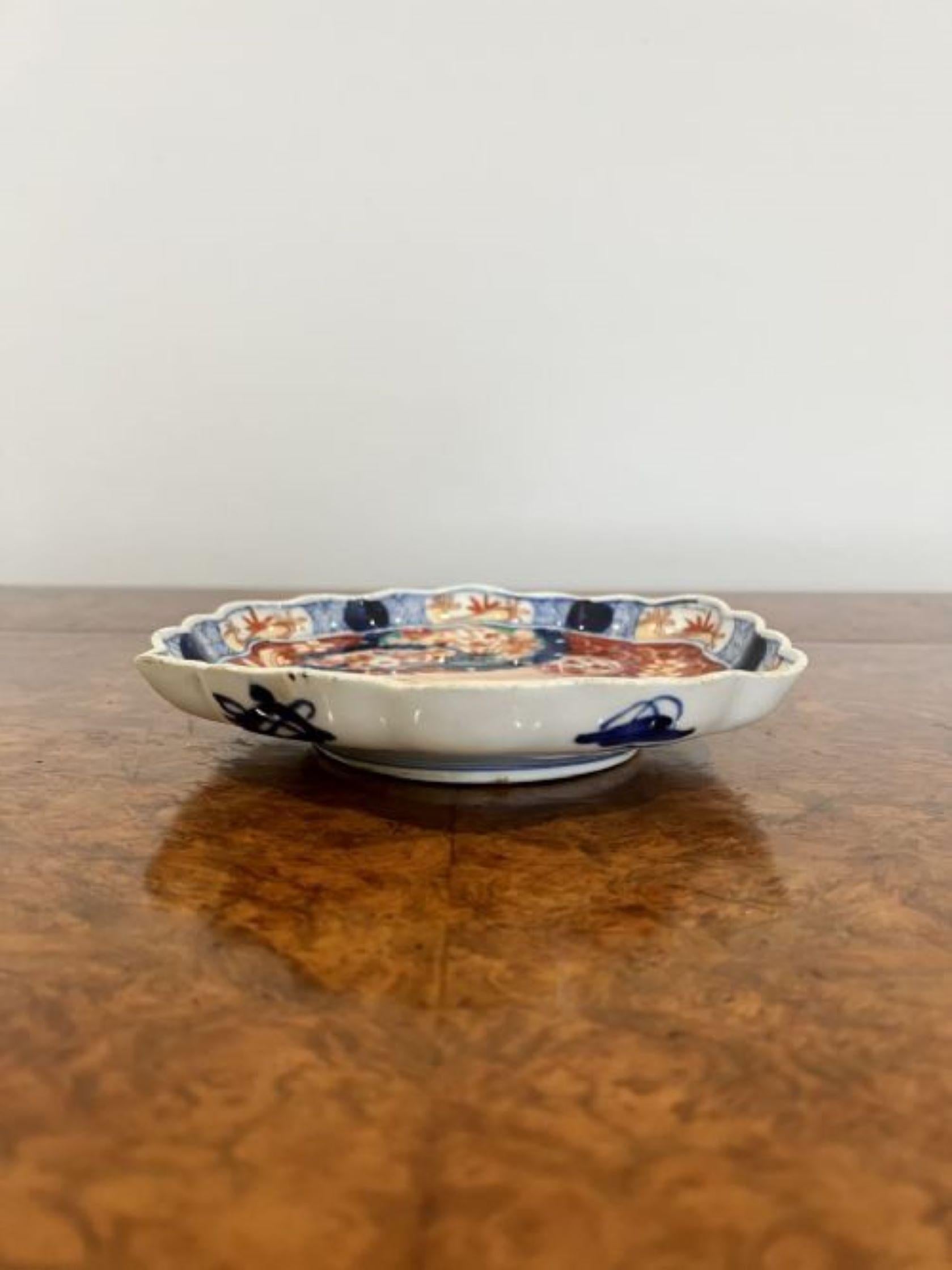 Fantastic quality antique Japanese Imari shaped dish having a quality antique Japanese Imari shaped dish with a scalloped shaped edge having vibrant red, blue, green and white colours decorated with fantastic patterns. 