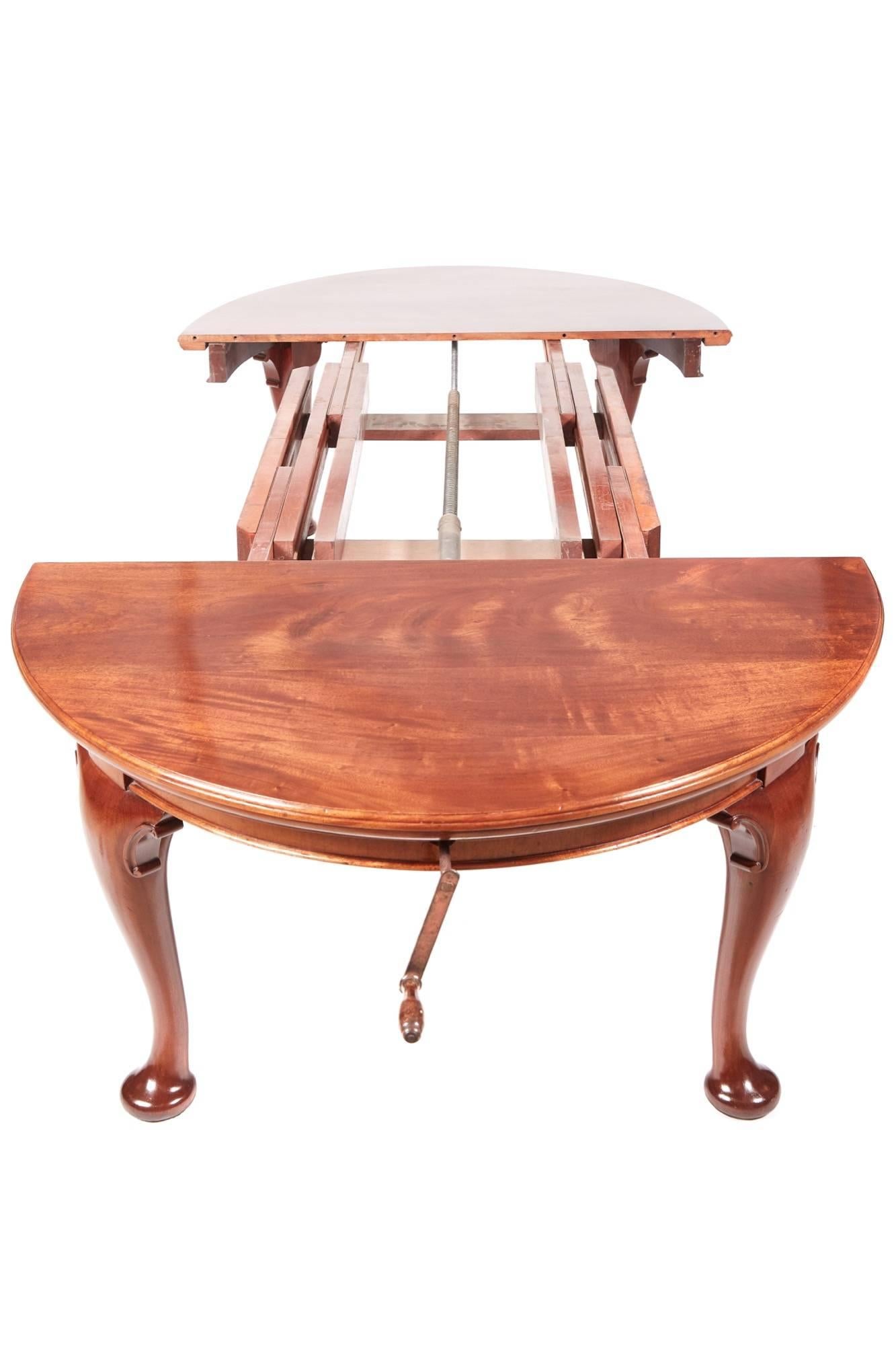 Fantastic quality antique mahogany extending dining table, with a fantastic solid mahogany top, three original extra leaves all having a frieze and features a winding mechanism with original winding handle, standing on lovely solid mahogany shaped