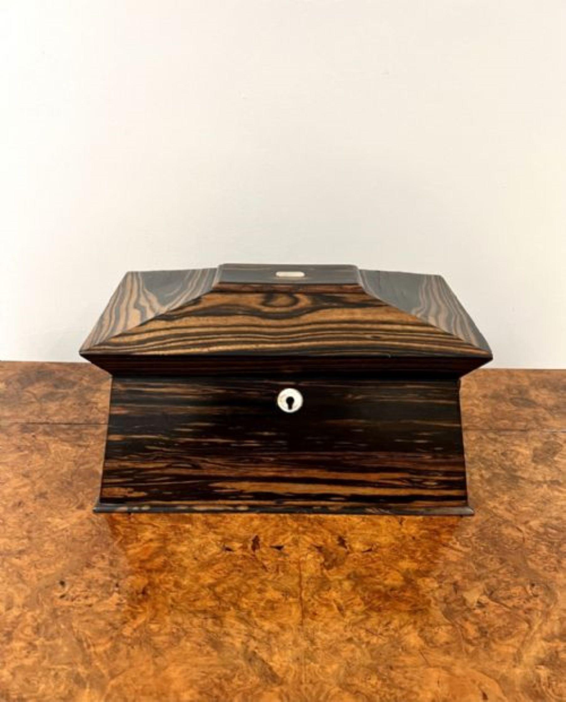 XIXe siècle Fantastique boîte à thé antique de style Régence en bois de coromandel  en vente