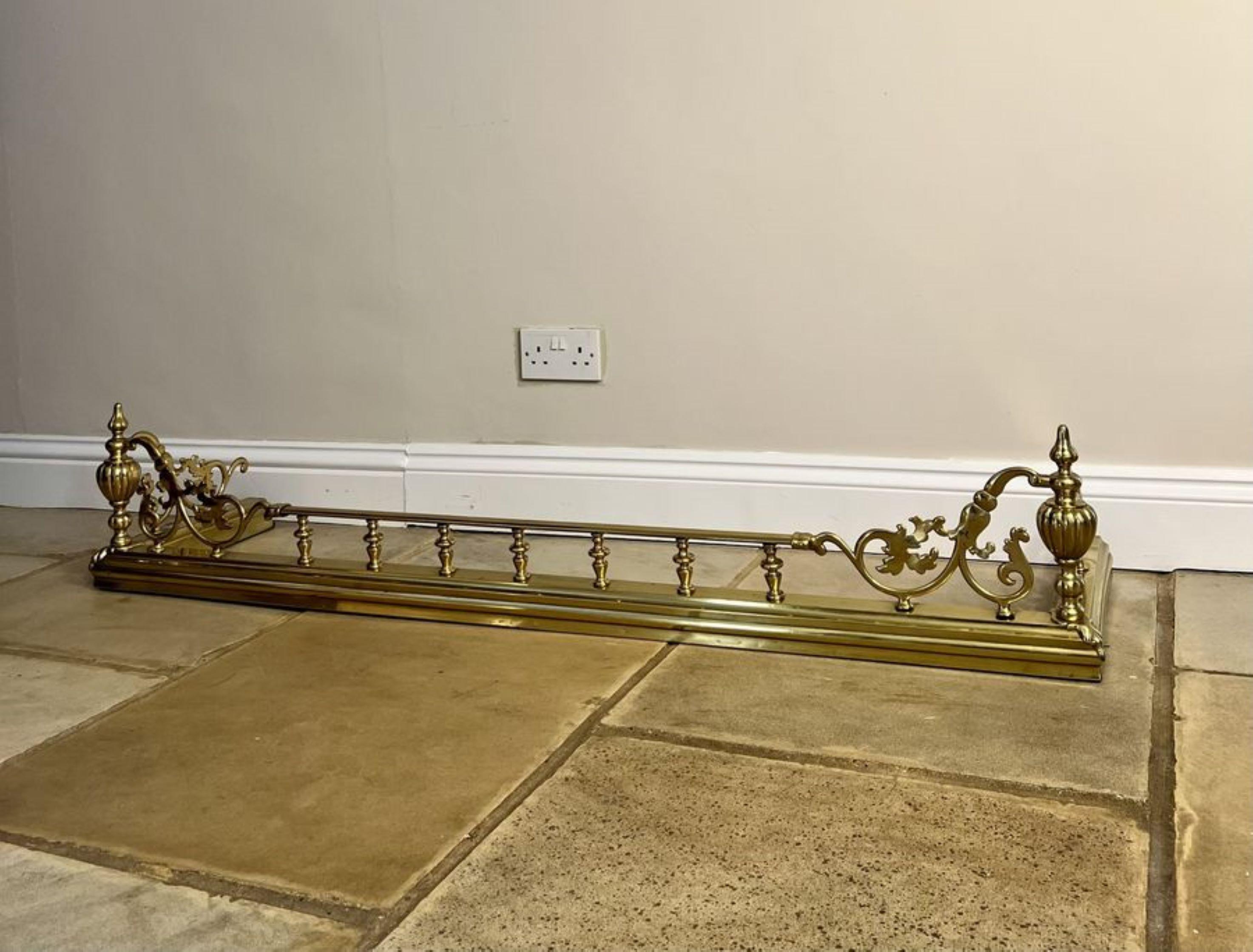 Fantastic quality antique Victorian brass fire fender  For Sale 1