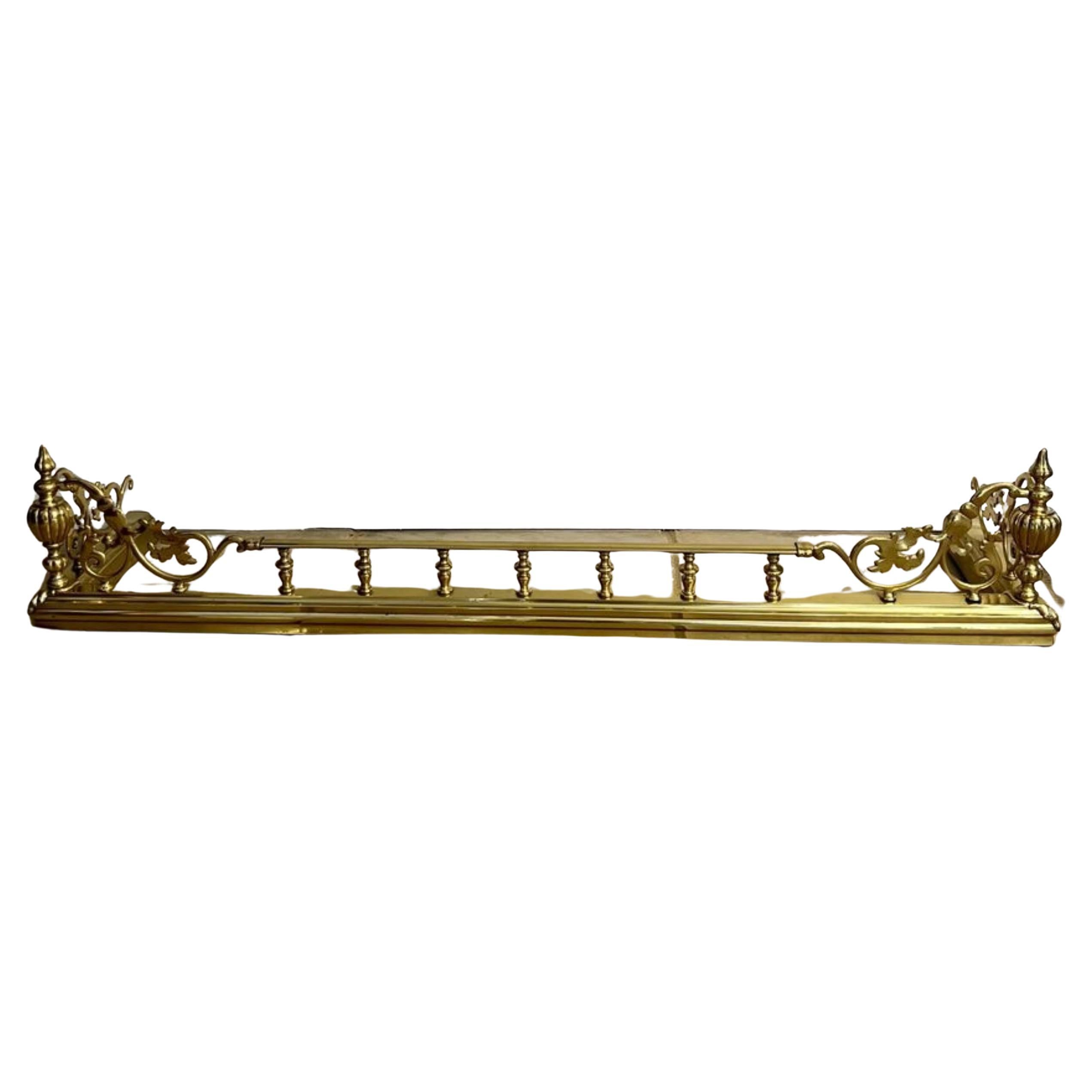 Fantastic quality antique Victorian brass fire fender  For Sale
