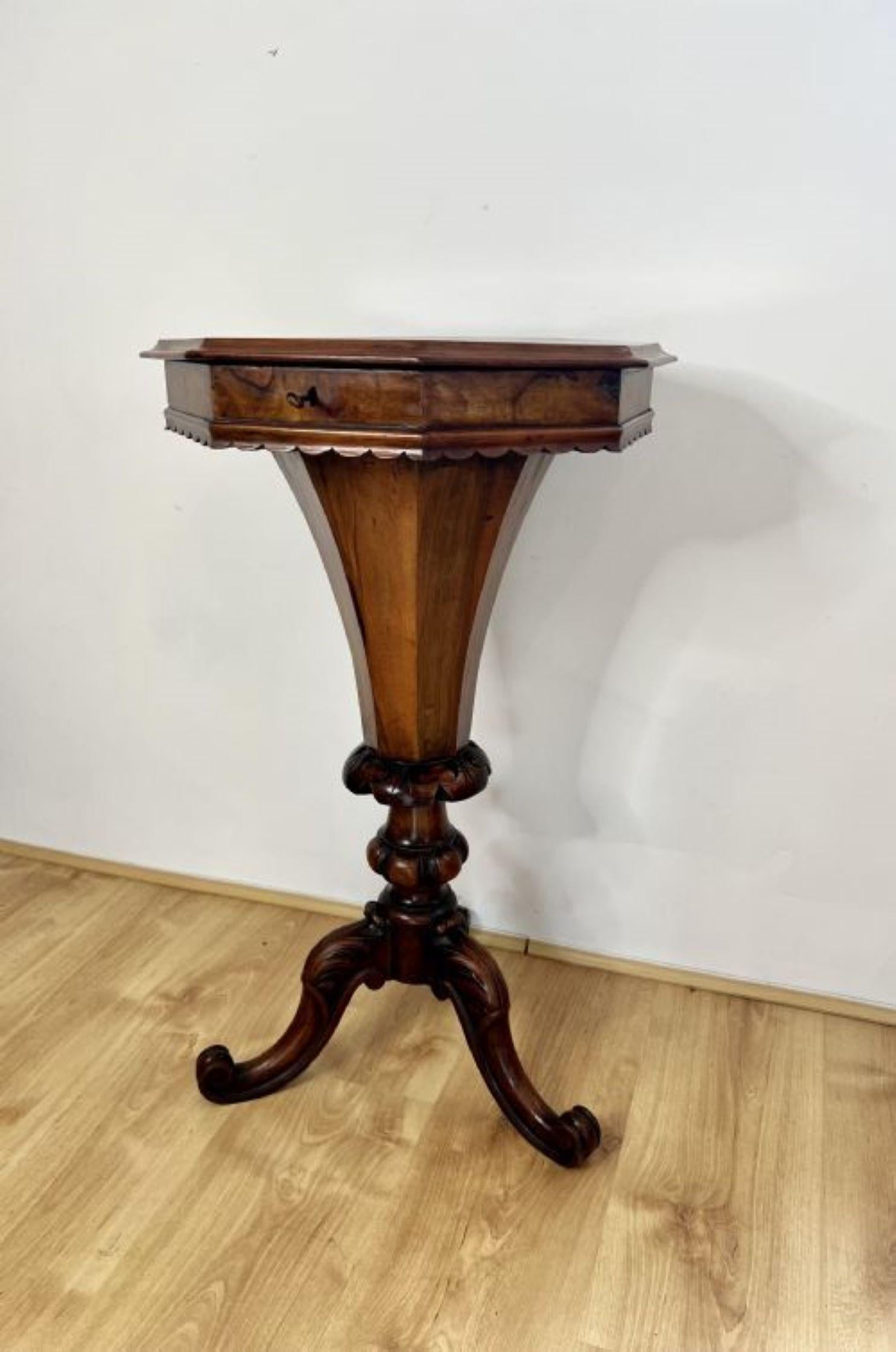 Fantastic quality antique Victorian burr walnut trumpet work table  For Sale 2