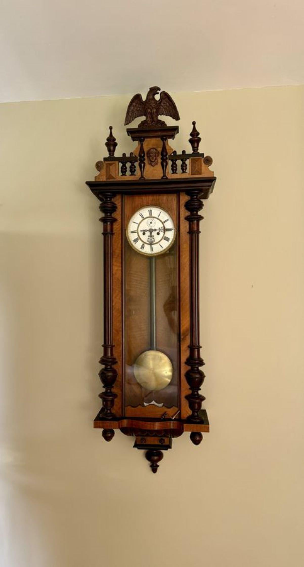 Reloj de pared vienés antiguo victoriano de nogal tallado de fantástica calidad siglo XIX en venta