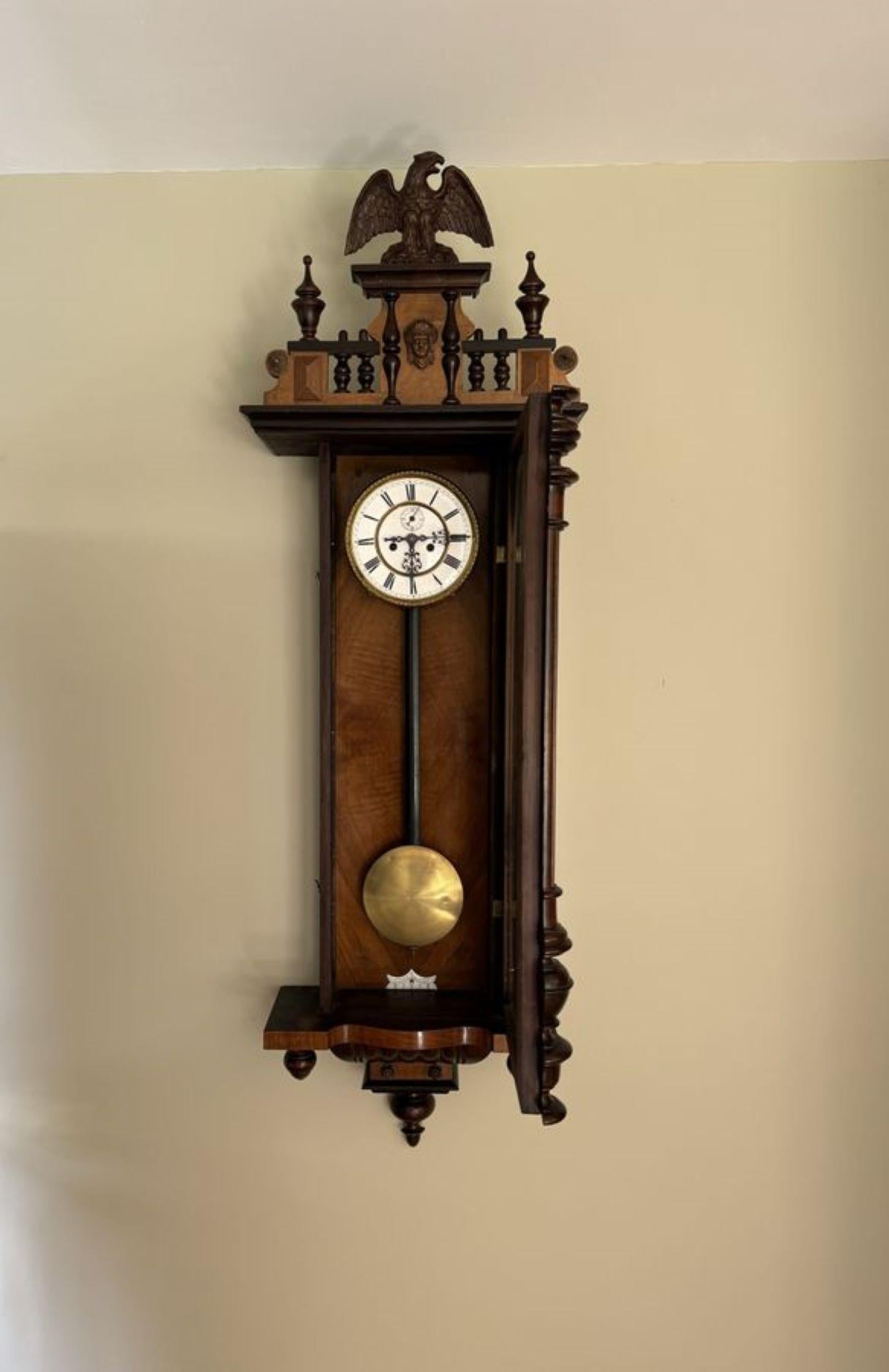 Reloj de pared vienés antiguo victoriano de nogal tallado de fantástica calidad en venta 1