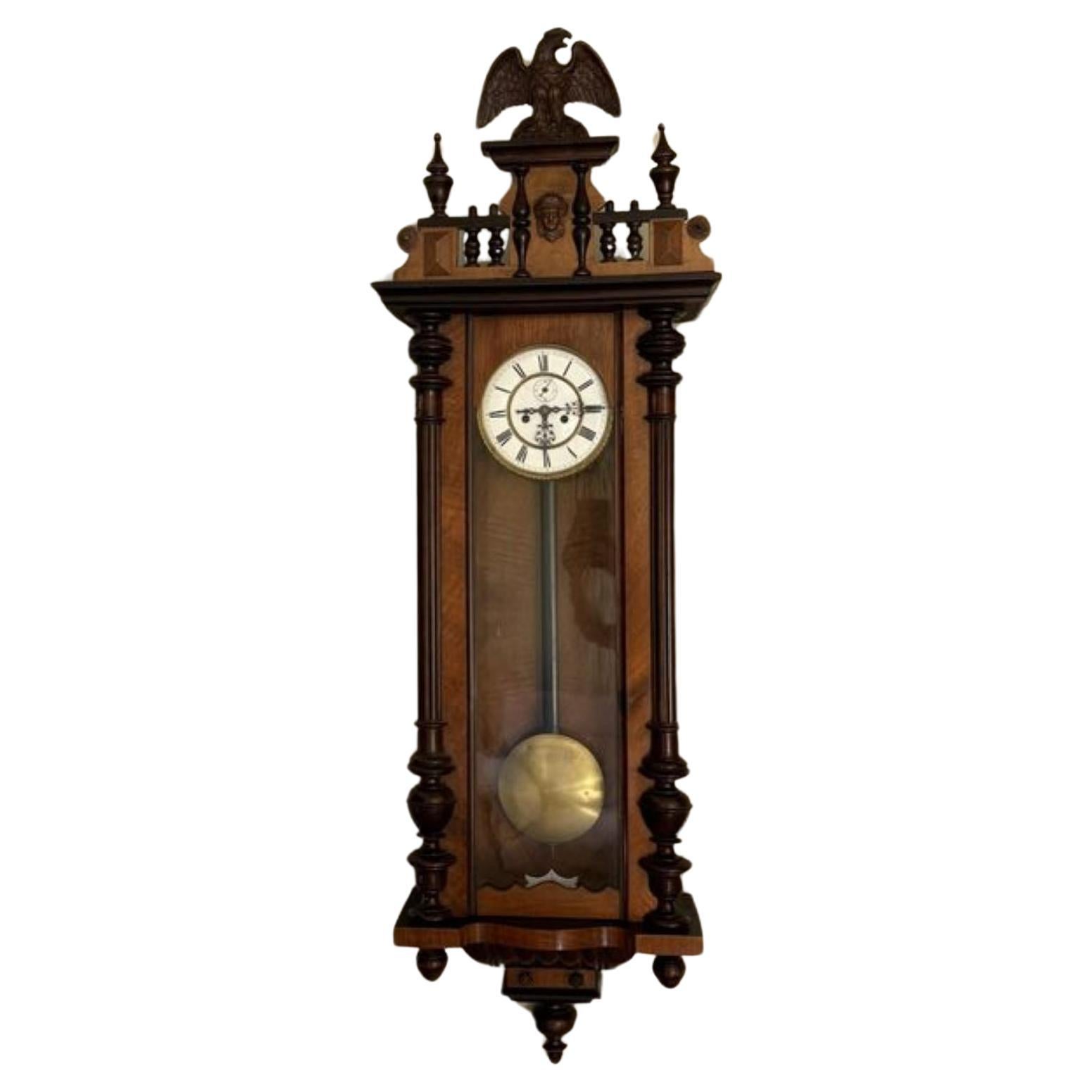 Reloj de pared vienés antiguo victoriano de nogal tallado de fantástica calidad