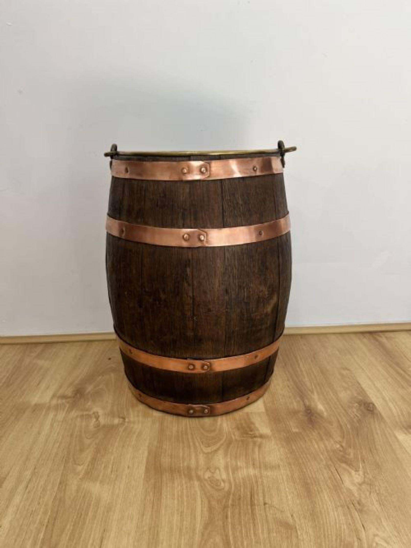 Fantastic quality antique Victorian oak log bin with copper bands  In Good Condition For Sale In Ipswich, GB