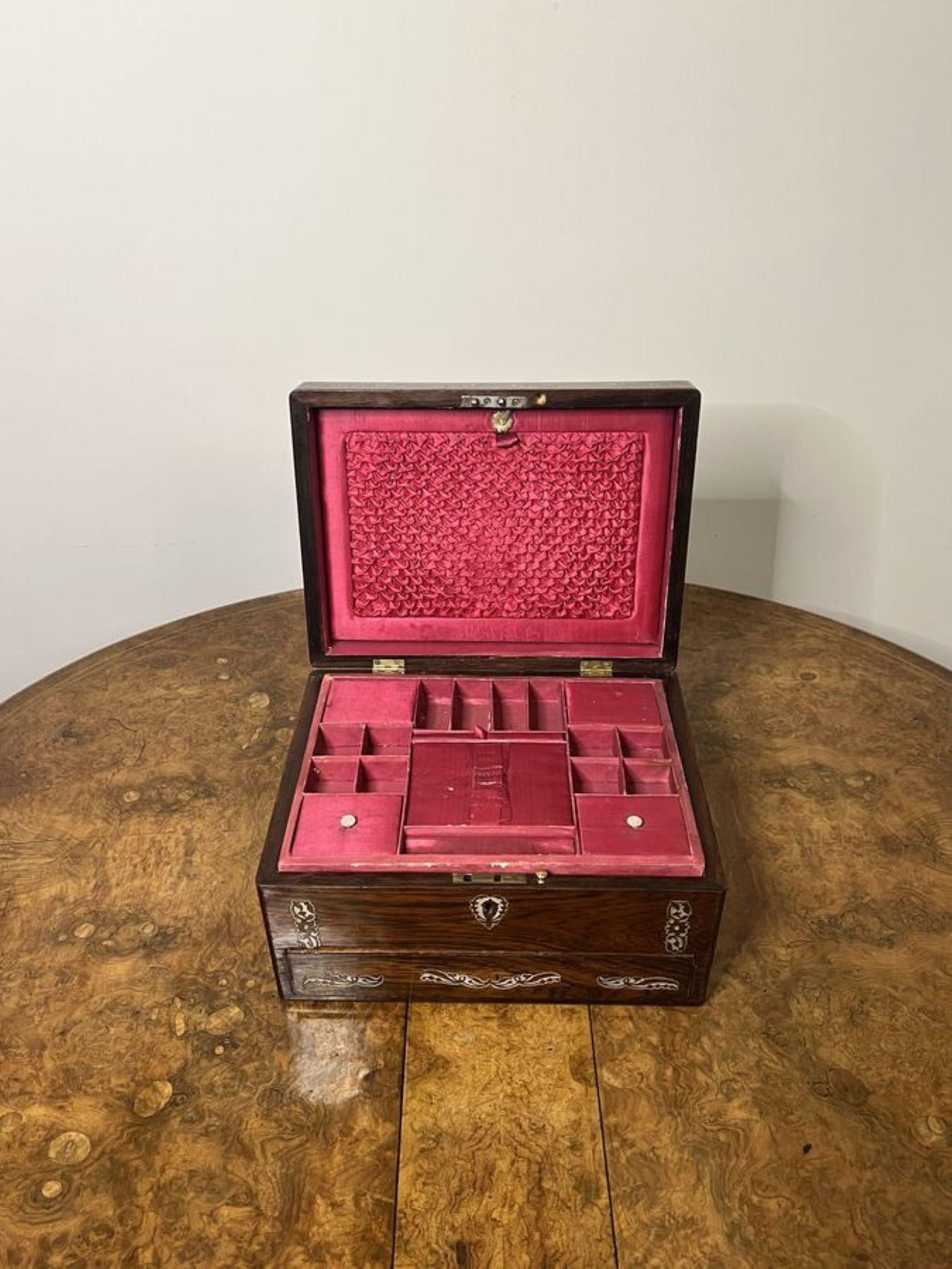 Antike viktorianische Schachtel aus Rosenholz und Perlmutt mit Intarsien in fantastischer Qualität im Angebot 5