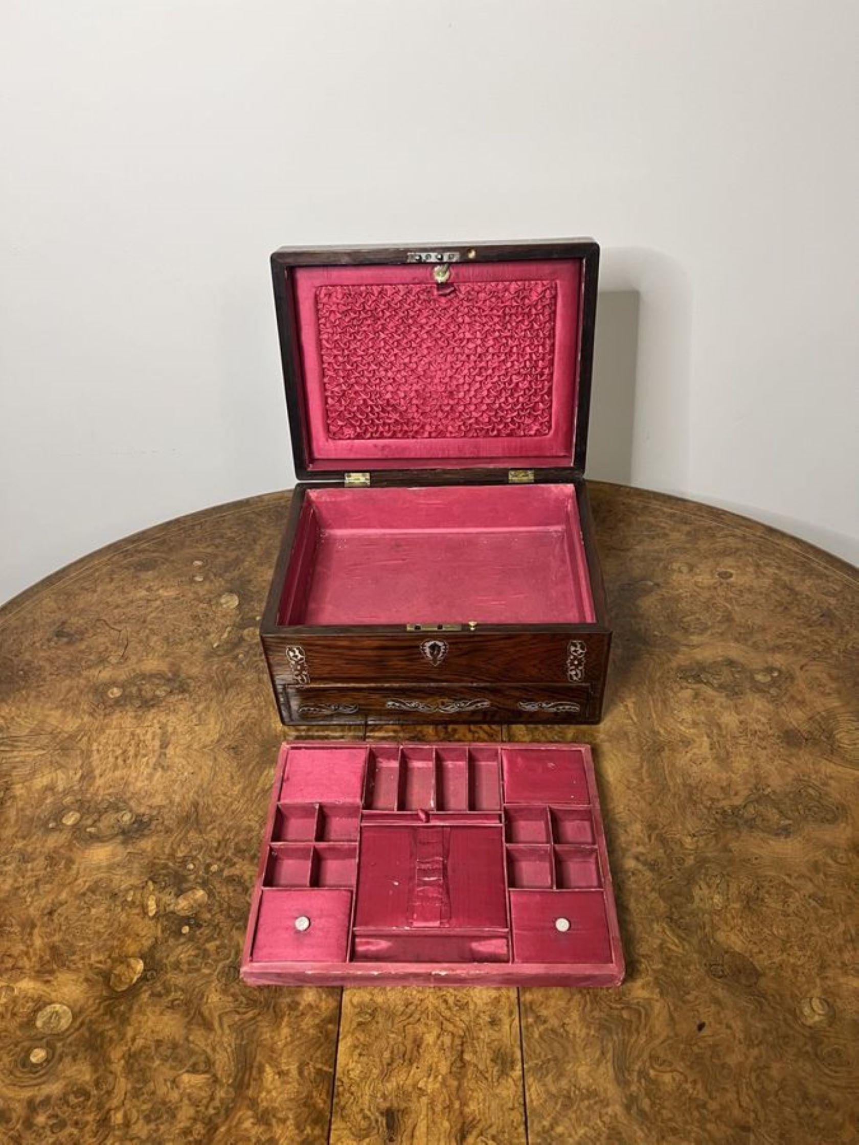 Antike viktorianische Schachtel aus Rosenholz und Perlmutt mit Intarsien in fantastischer Qualität im Angebot 6