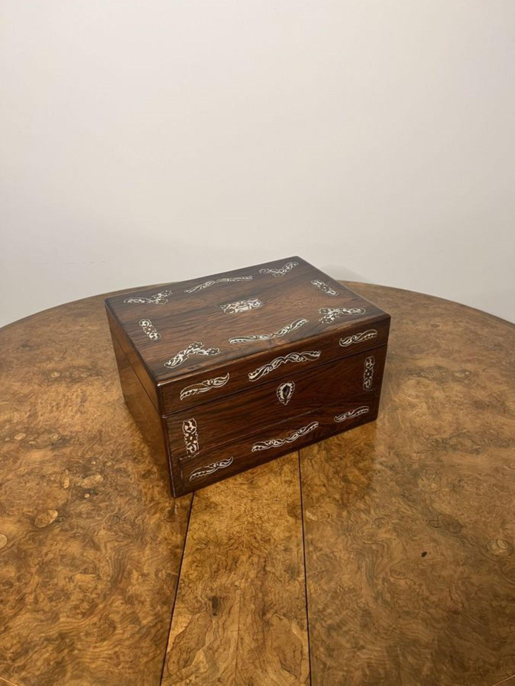 Antike viktorianische Schachtel aus Rosenholz und Perlmutt mit Intarsien in fantastischer Qualität im Angebot 7