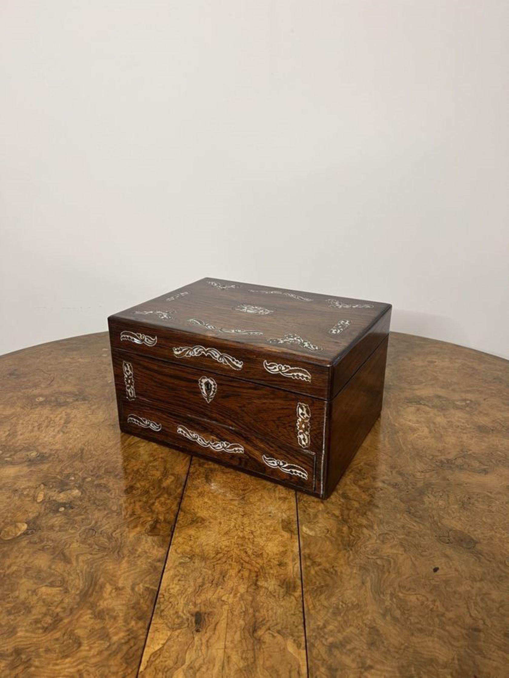Antike viktorianische Schachtel aus Rosenholz und Perlmutt mit Intarsien in fantastischer Qualität im Angebot 9