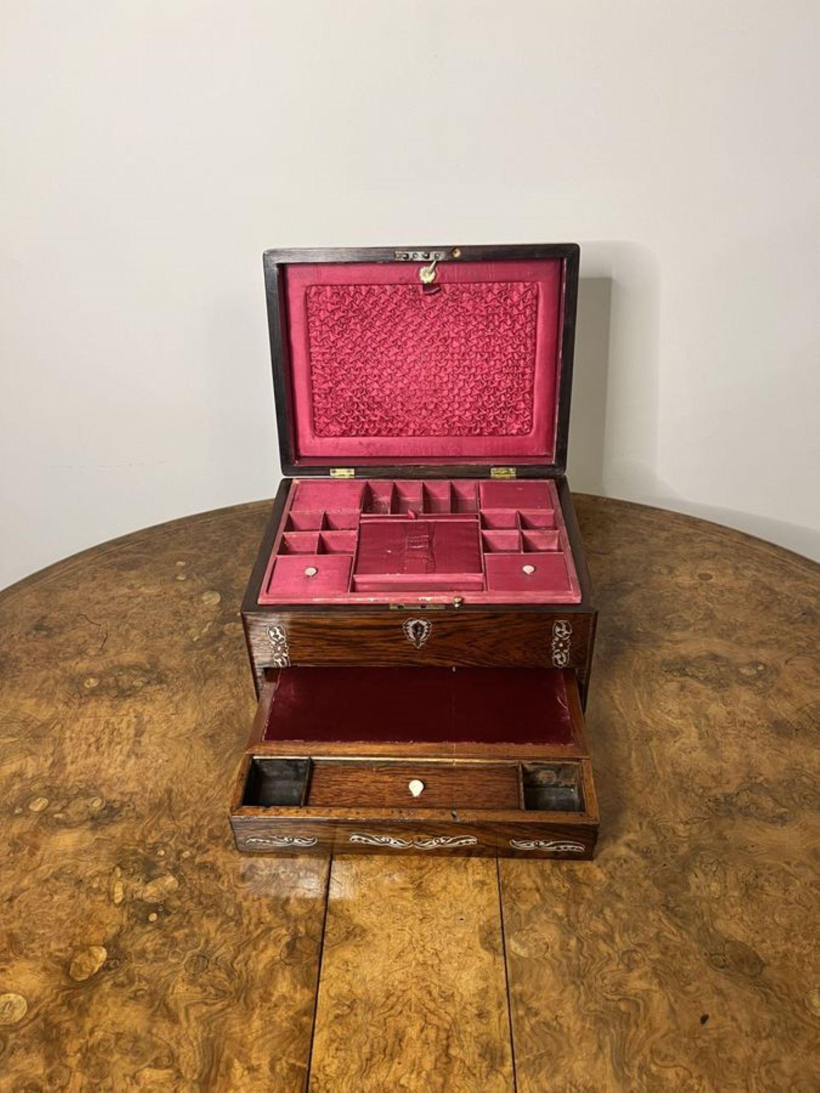 Antike viktorianische Schachtel aus Rosenholz und Perlmutt mit Intarsien in fantastischer Qualität im Angebot 2