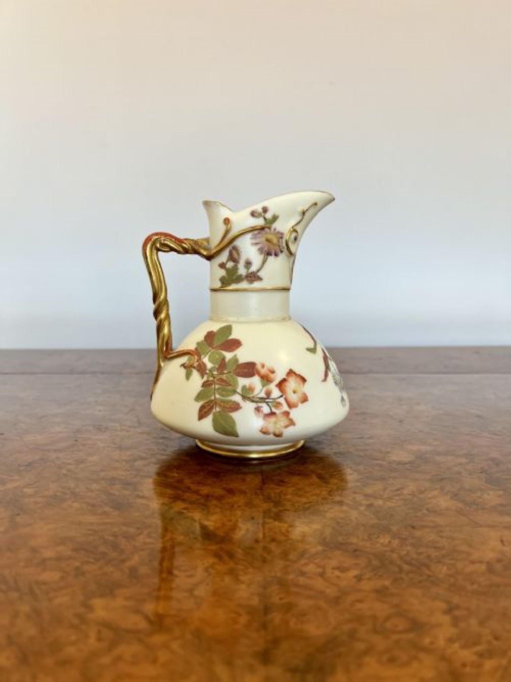 Fantastische Qualität antiken viktorianischen Royal Worcester gespalten Krug mit einer feinen Qualität antiken Royal Worcester gespalten Krug mit einem schönen geformten Körper, fantastische Hand gemalt Dekoration mit Blumen und Blättern in grün,