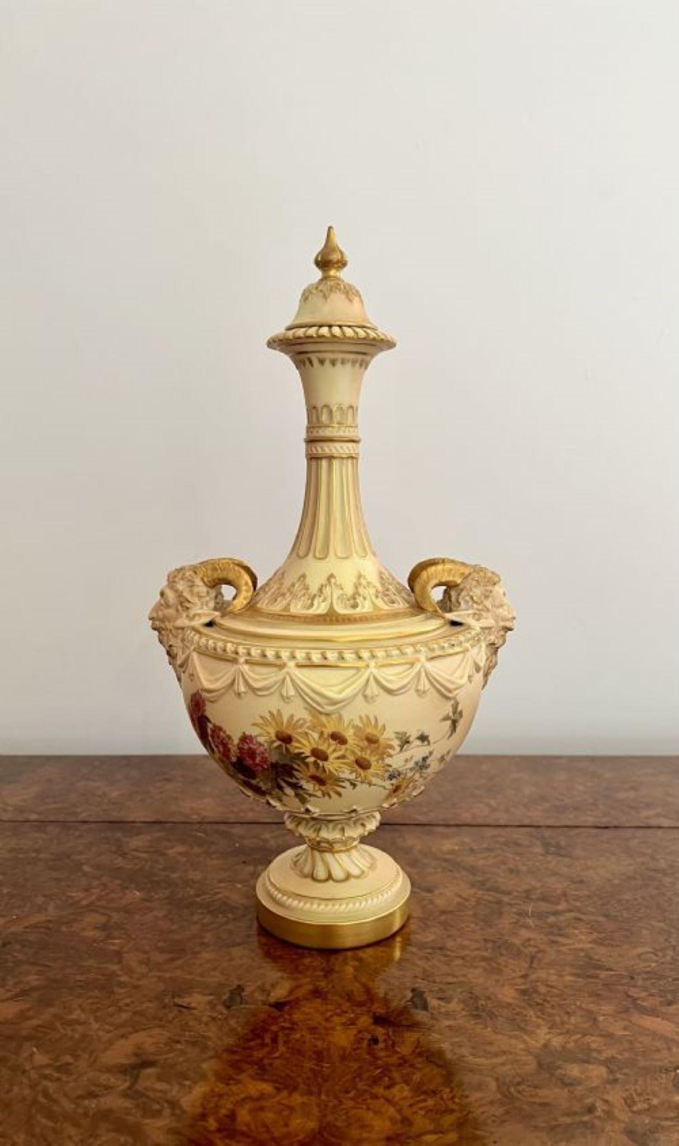 Fantastic quality antique Victorian Royal Worcester vase by Edward Raby In Good Condition For Sale In Ipswich, GB