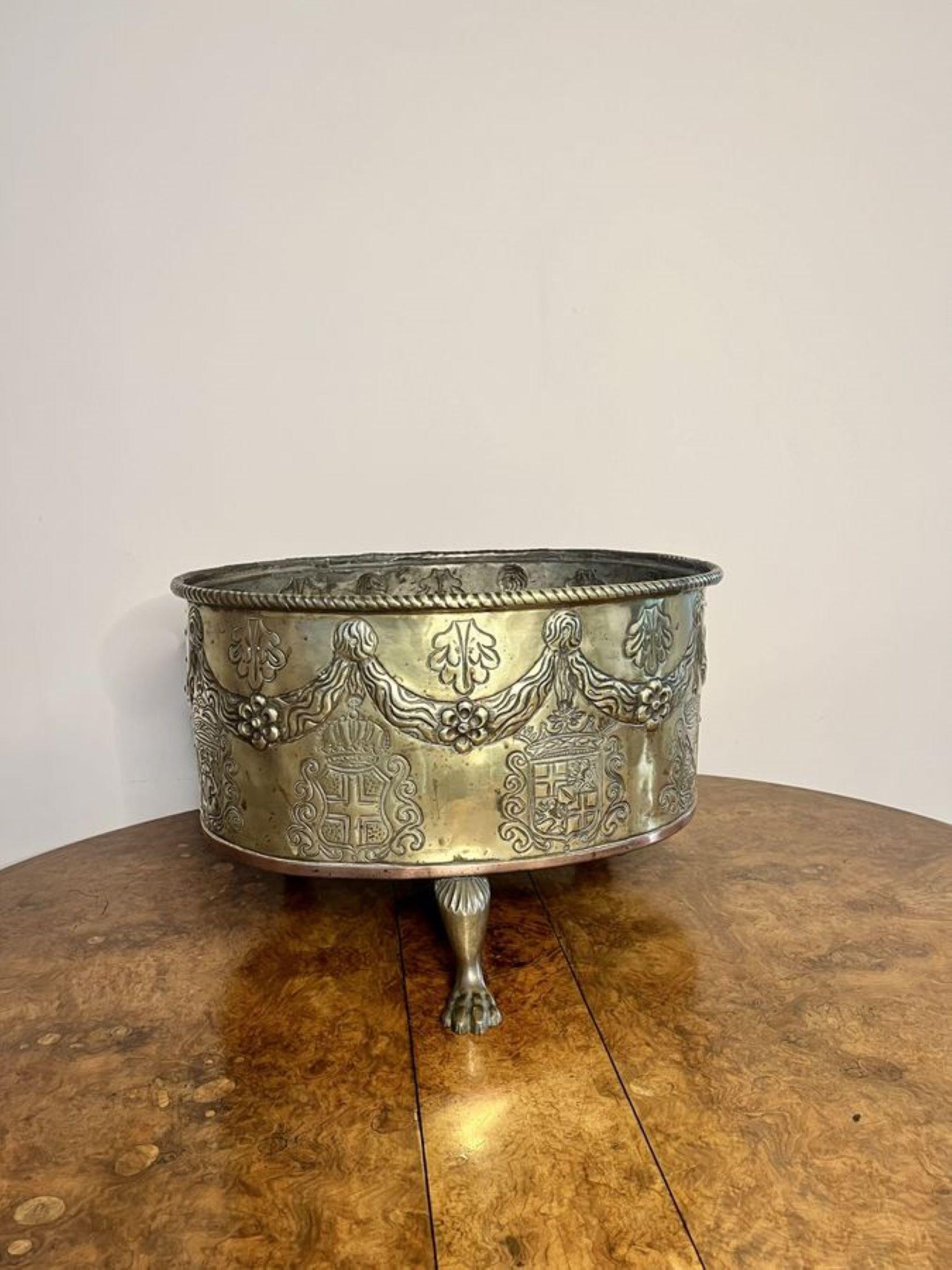 Fantastic quality brass antique Victorian Dutch coal bucket  For Sale 4