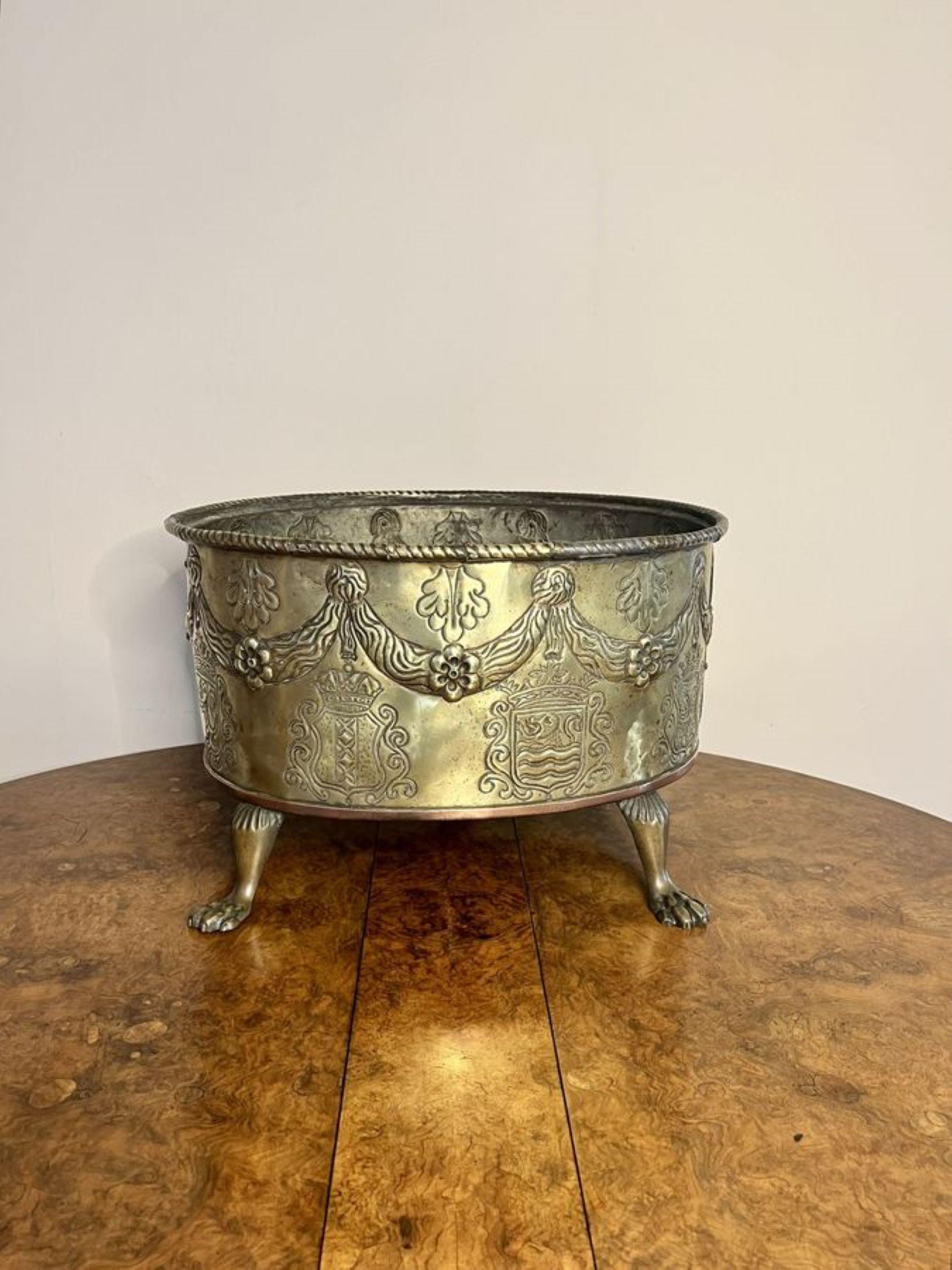 Fantastic quality brass antique Victorian Dutch coal bucket  In Good Condition For Sale In Ipswich, GB
