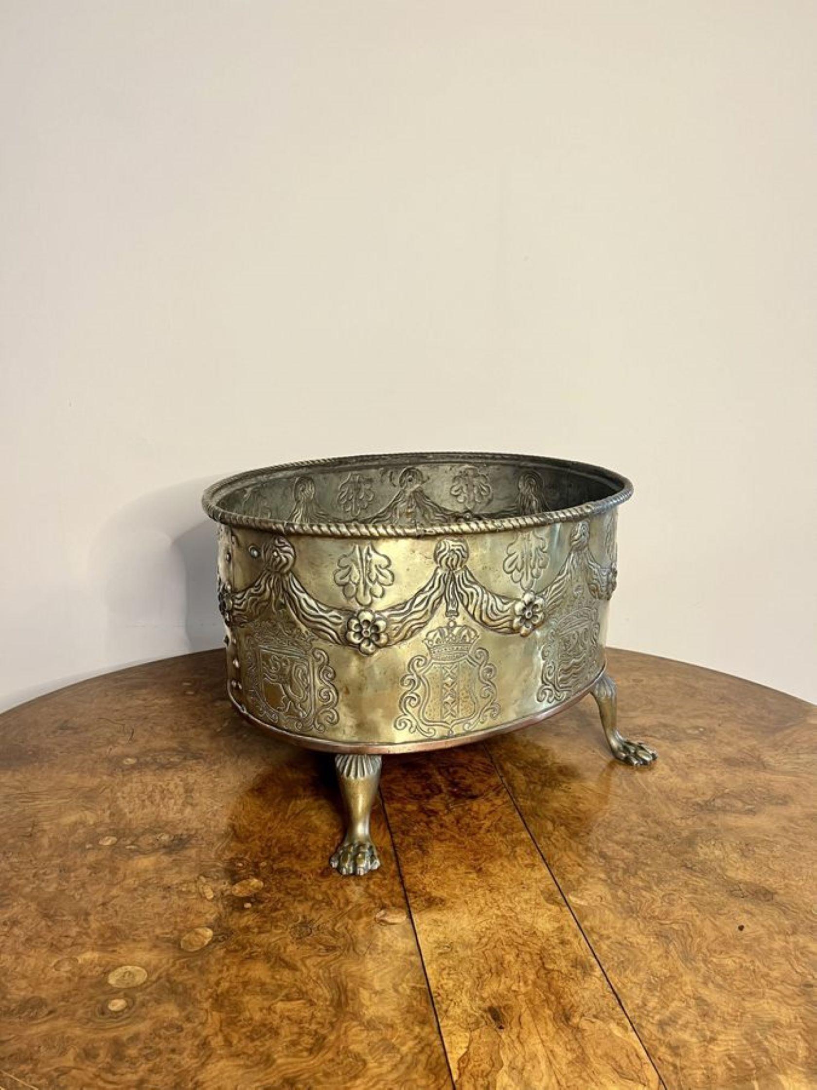 Fantastic quality brass antique Victorian Dutch coal bucket  For Sale 2
