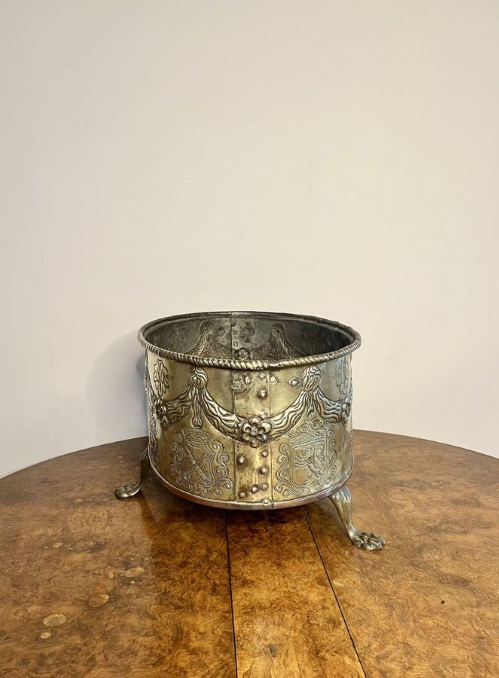 Fantastic quality brass antique Victorian Dutch coal bucket  For Sale 3
