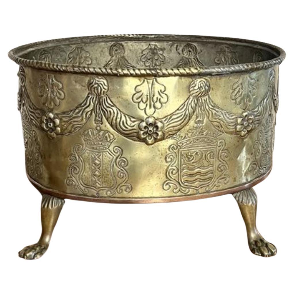 Fantastic quality brass antique Victorian Dutch coal bucket  For Sale