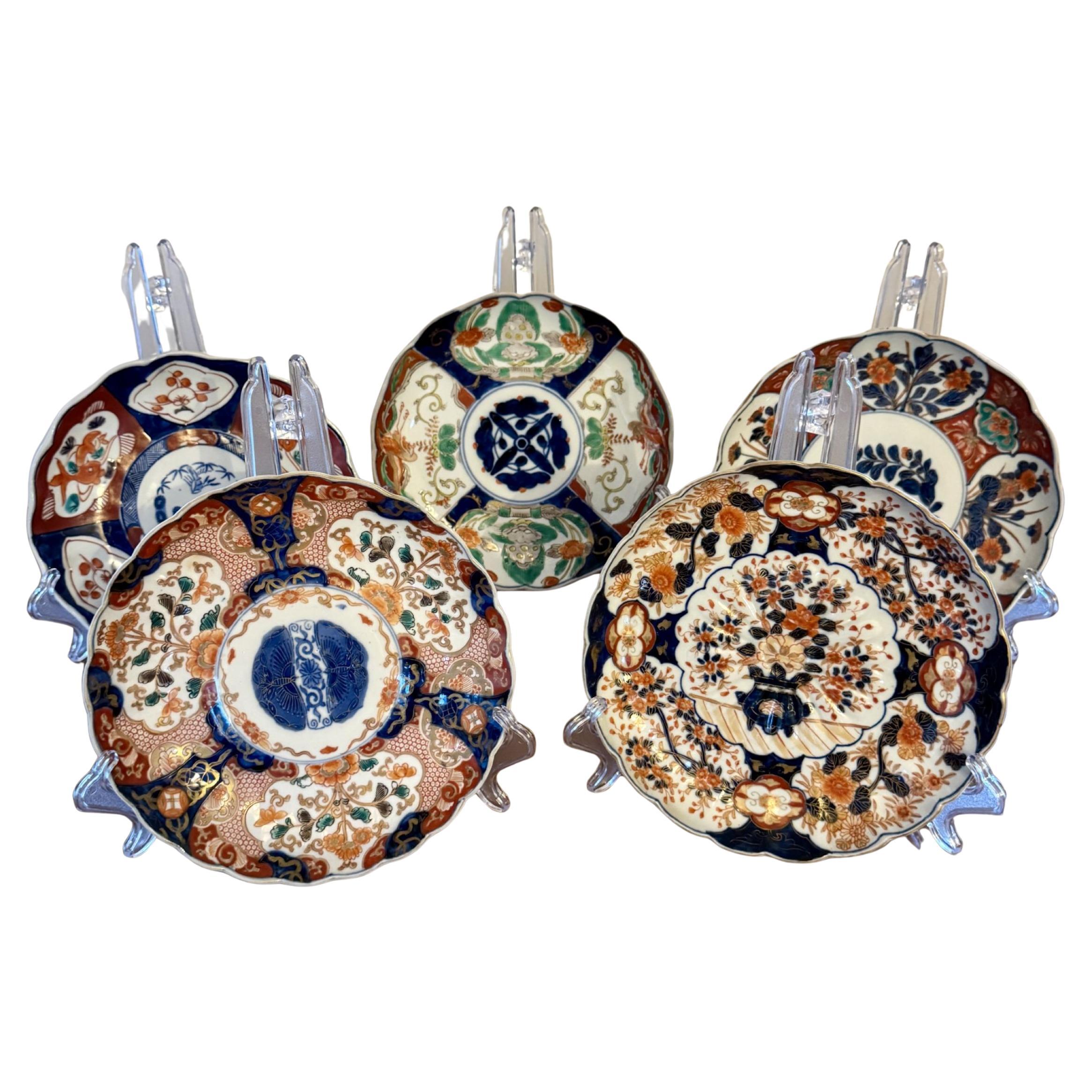 Fantastic quality collection of five antique Japnese imari plates For Sale