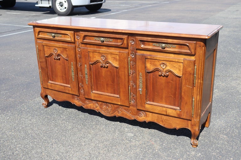 Fantastic Quality French Walnut Louis XV Provincial Sideboard Buffet