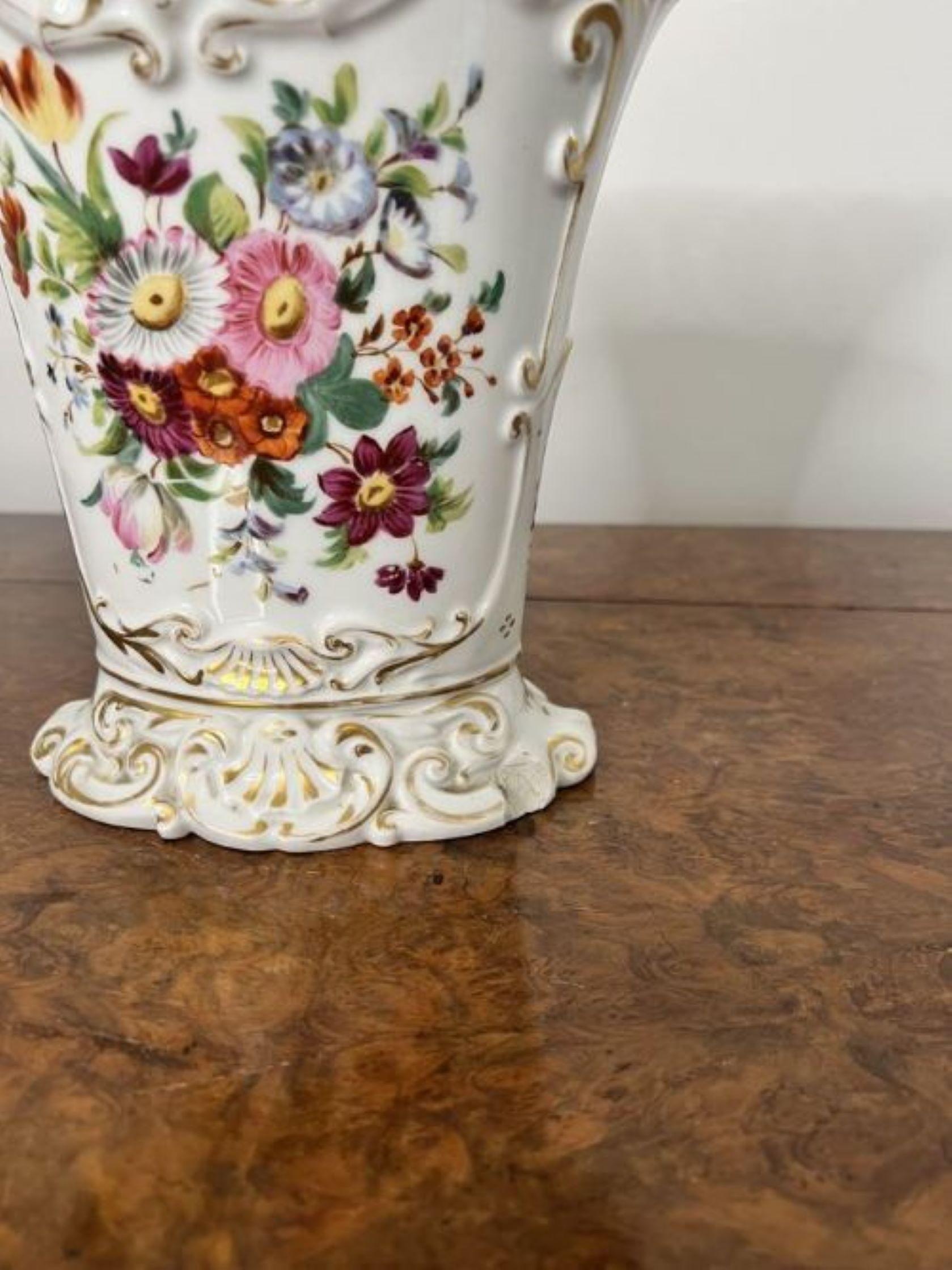 Fantastische Qualitätsgarnitur von drei französischen Vasen aus dem 19. Jahrhundert im Angebot 1