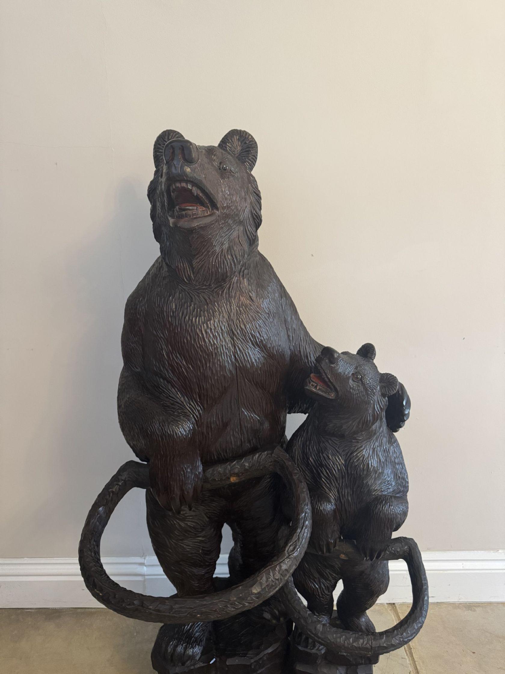 Stand double pour ours ancien sculpté de Black Forest de qualité fantastique Bon état - En vente à Ipswich, GB