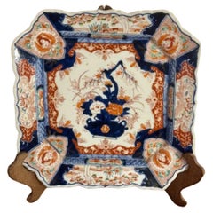 Großer antiker japanischer Imari- quadratischer Teller in fantastischer Qualität