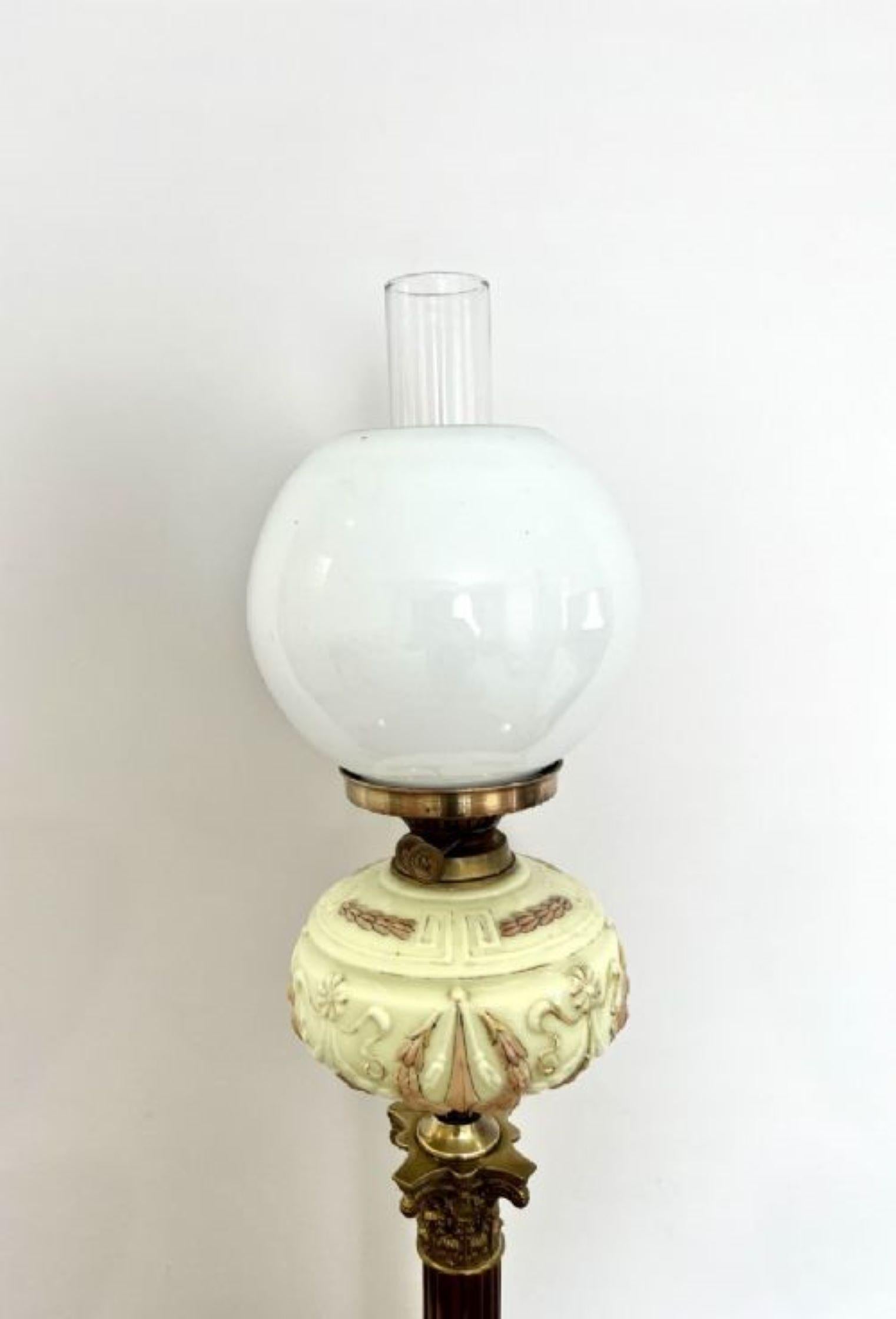 Fantastic quality large antique Victorian brass oil lamp  In Good Condition For Sale In Ipswich, GB