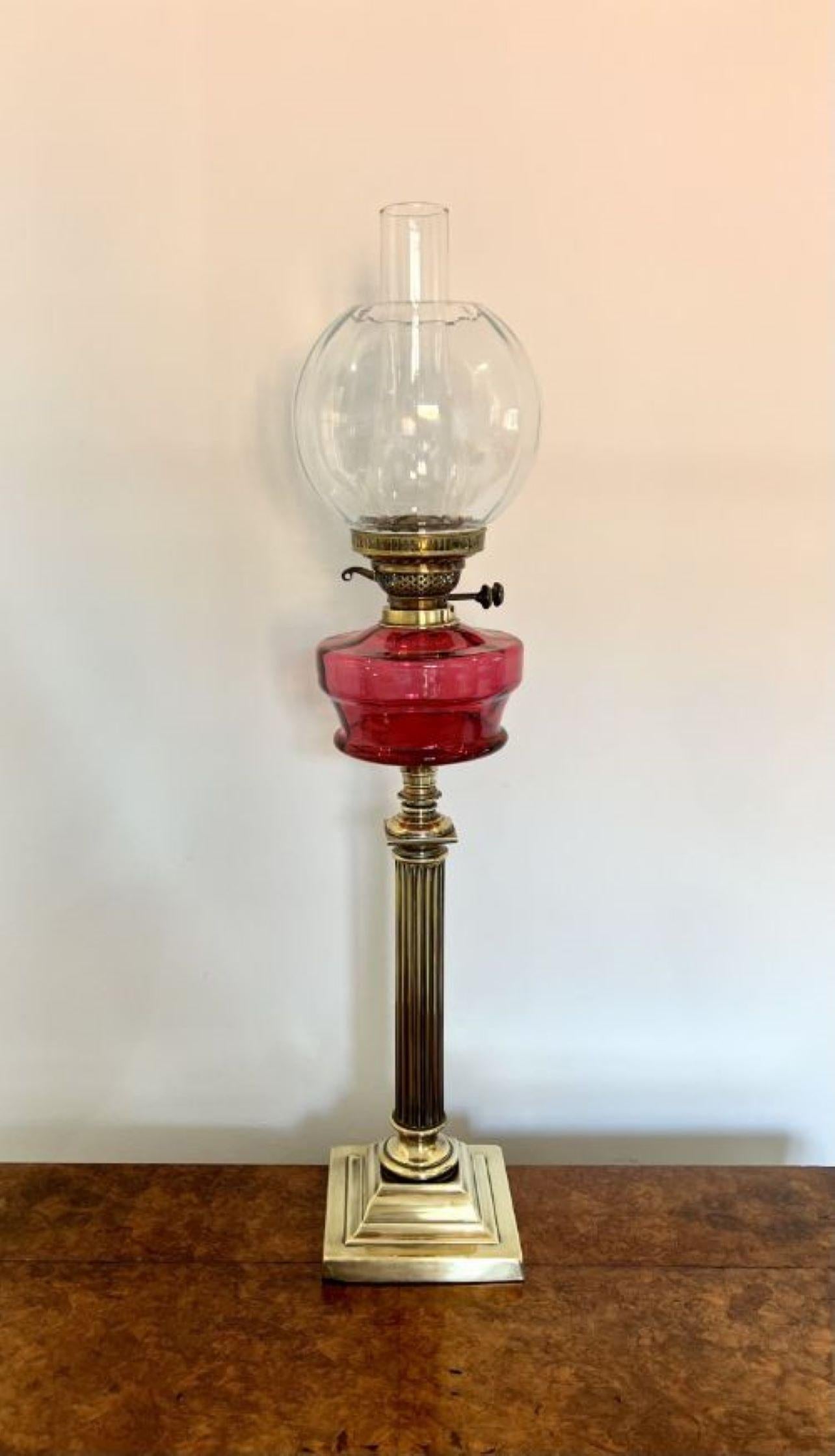 Victorien Fantastique grande lampe à huile victorienne ancienne en laiton en vente