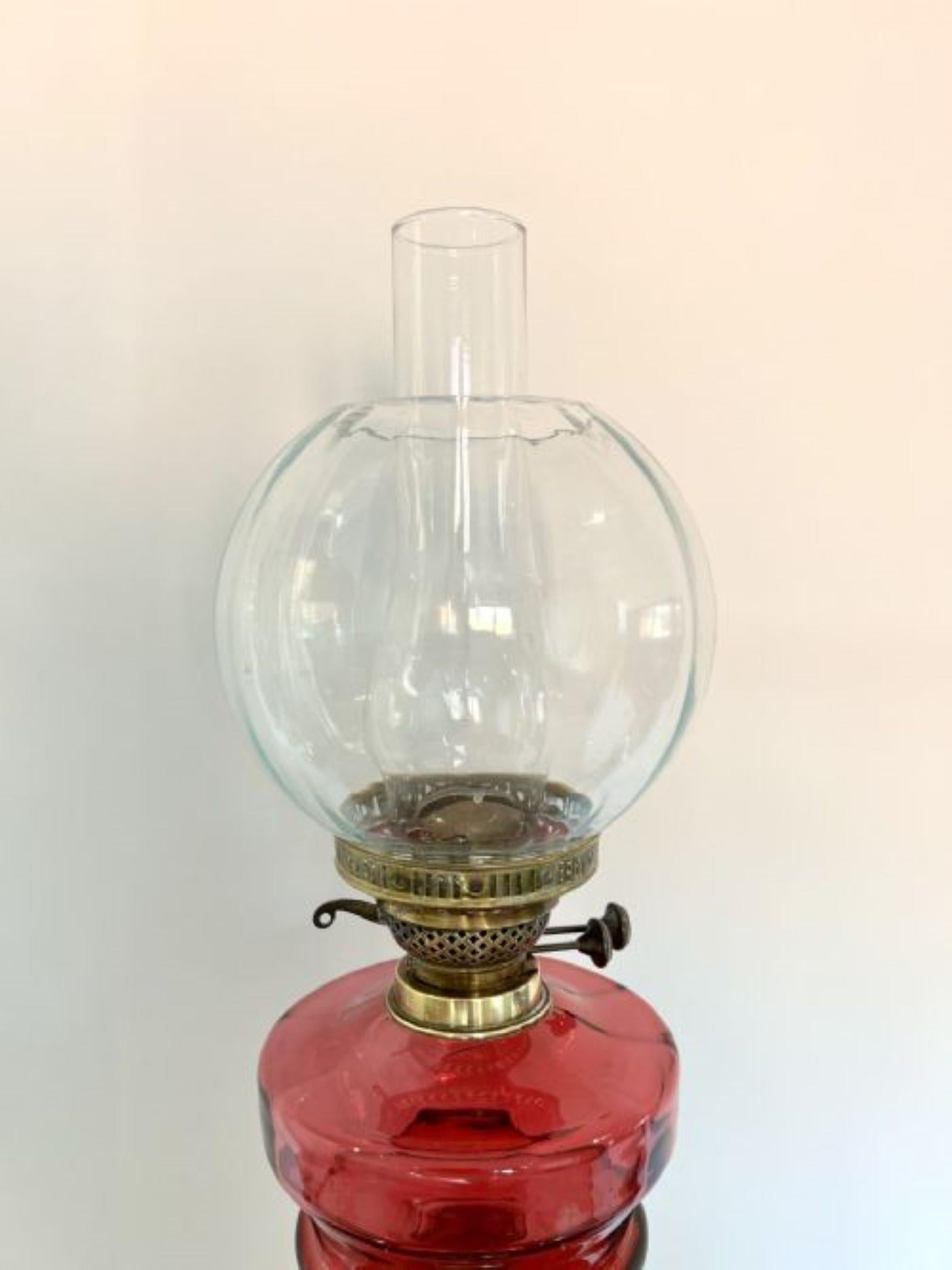 XIXe siècle Fantastique grande lampe à huile victorienne ancienne en laiton en vente