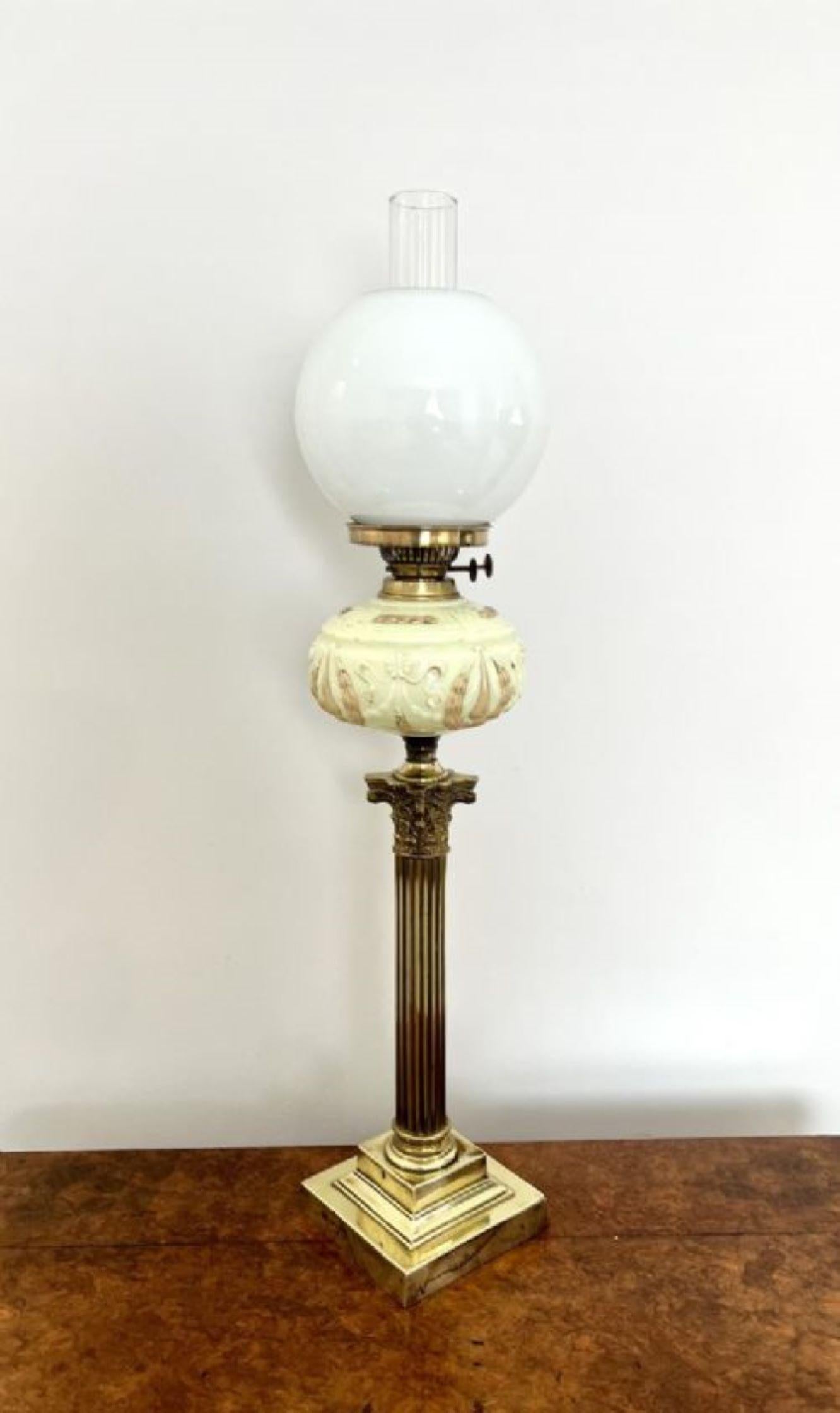 Fantastique grande lampe à huile victorienne ancienne en laiton  Bon état - En vente à Ipswich, GB