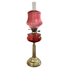 Große antike viktorianische Öllampe aus cranberryfarbenem Glas und Messing in fantastischer Qualität