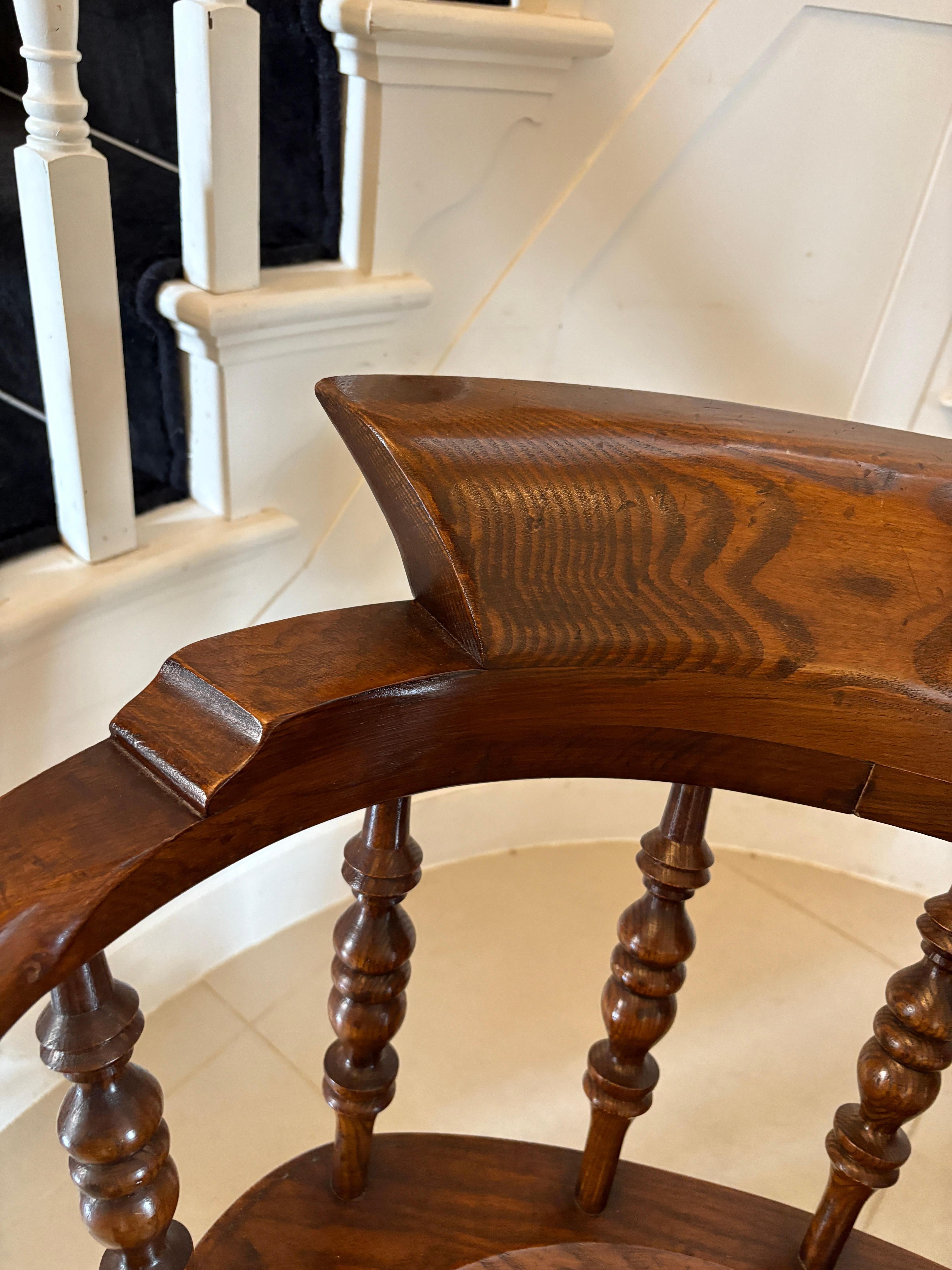 Fantastique paire de grands fauteuils victoriens anciens à nœud papillon en vente 3