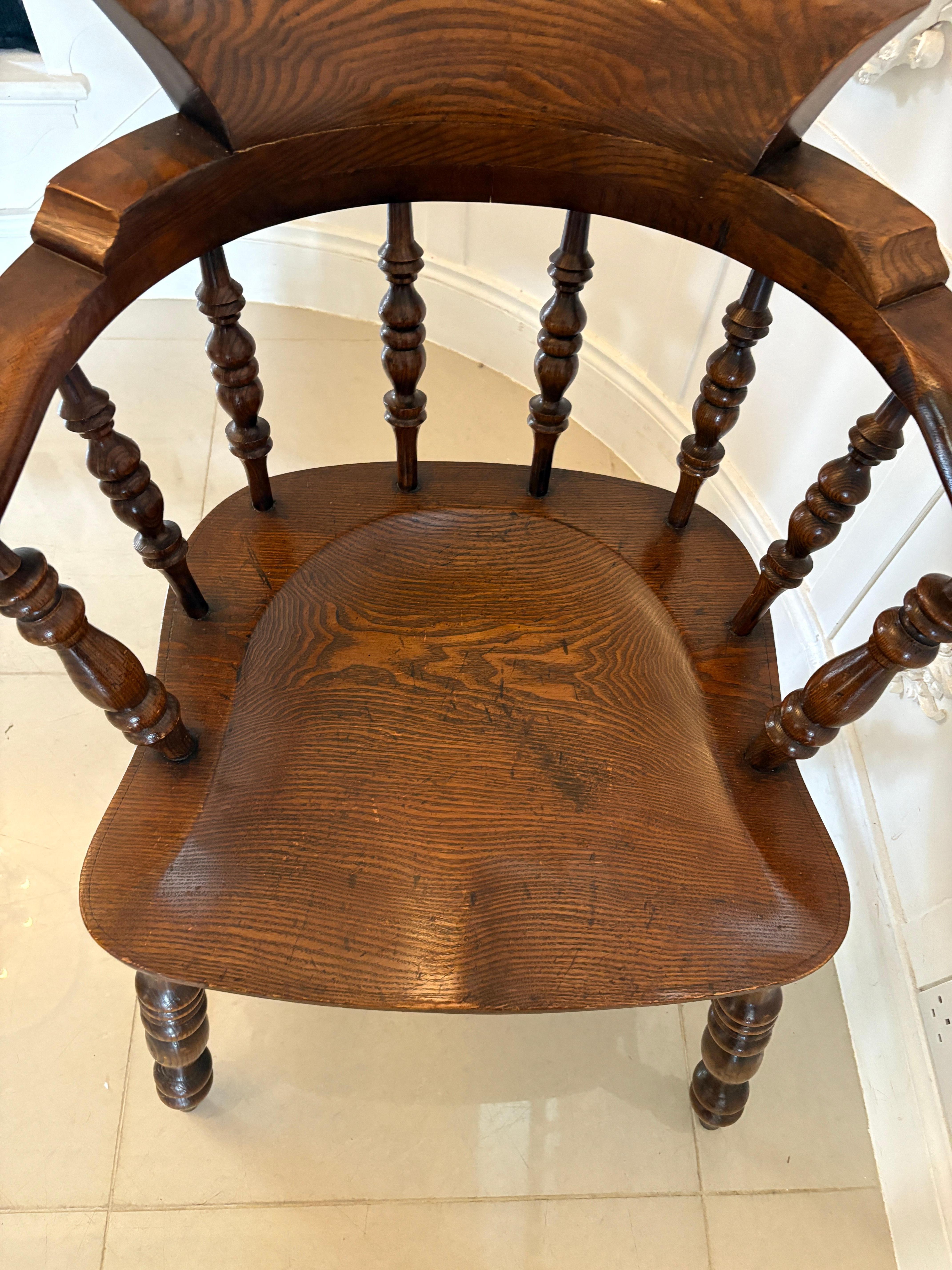 Victorien Fantastique paire de grands fauteuils victoriens anciens à nœud papillon en vente