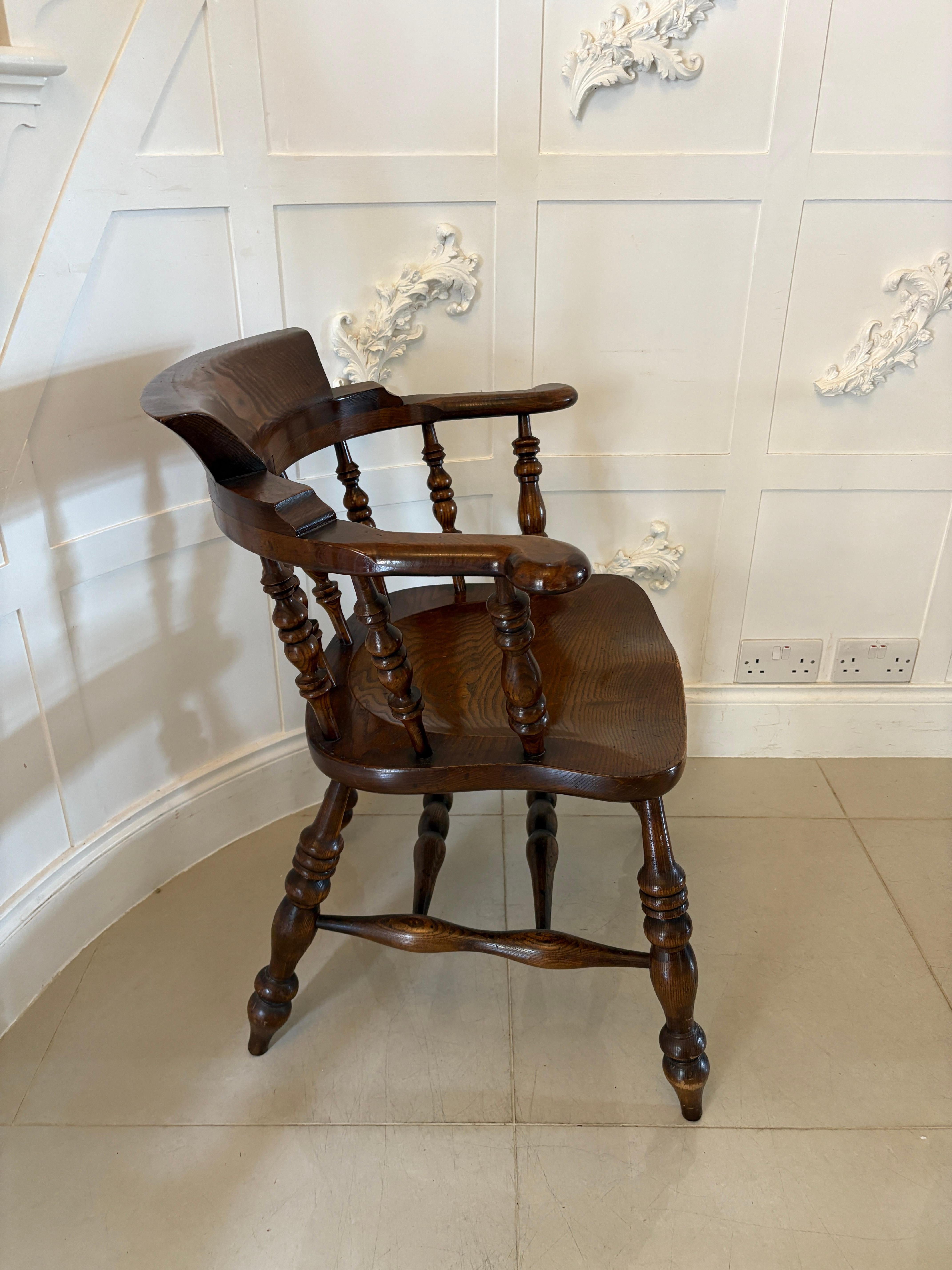 Chêne Fantastique paire de grands fauteuils victoriens anciens à nœud papillon en vente