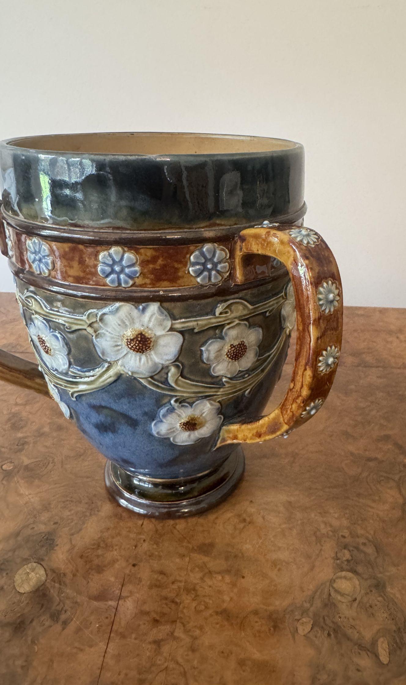 Paire de tasses anciennes de qualité exceptionnelle de Royal Doulton en vente 3