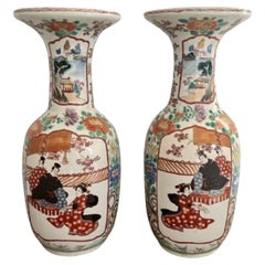 Fantastique paire de grands vases japonais anciens en imari 
