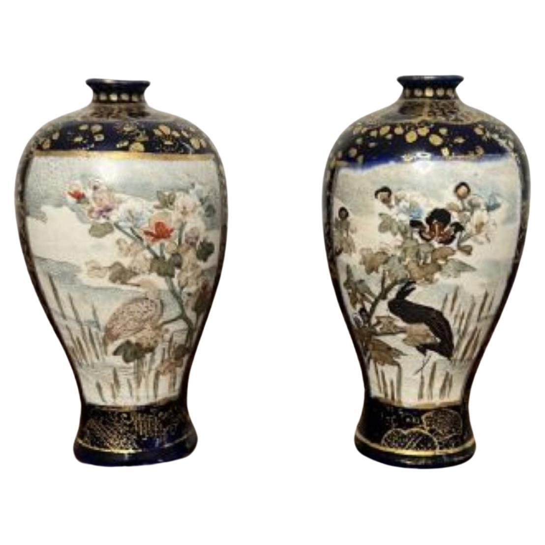 Fantastique paire de petits vases japonais anciens de satsuma  en vente