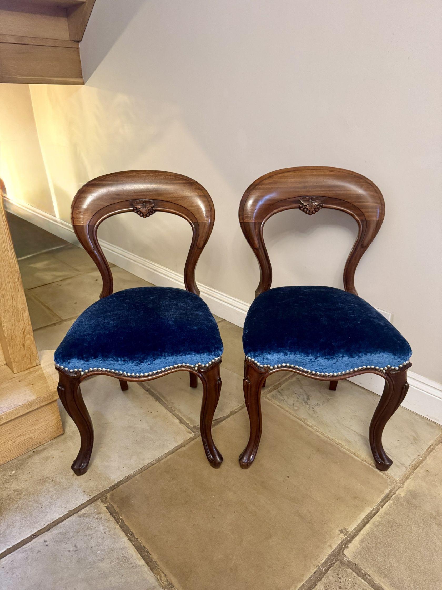 Ensemble de quatre chaises de salle à manger en acajou de l'époque victorienne, d'une qualité exceptionnelle en vente 5