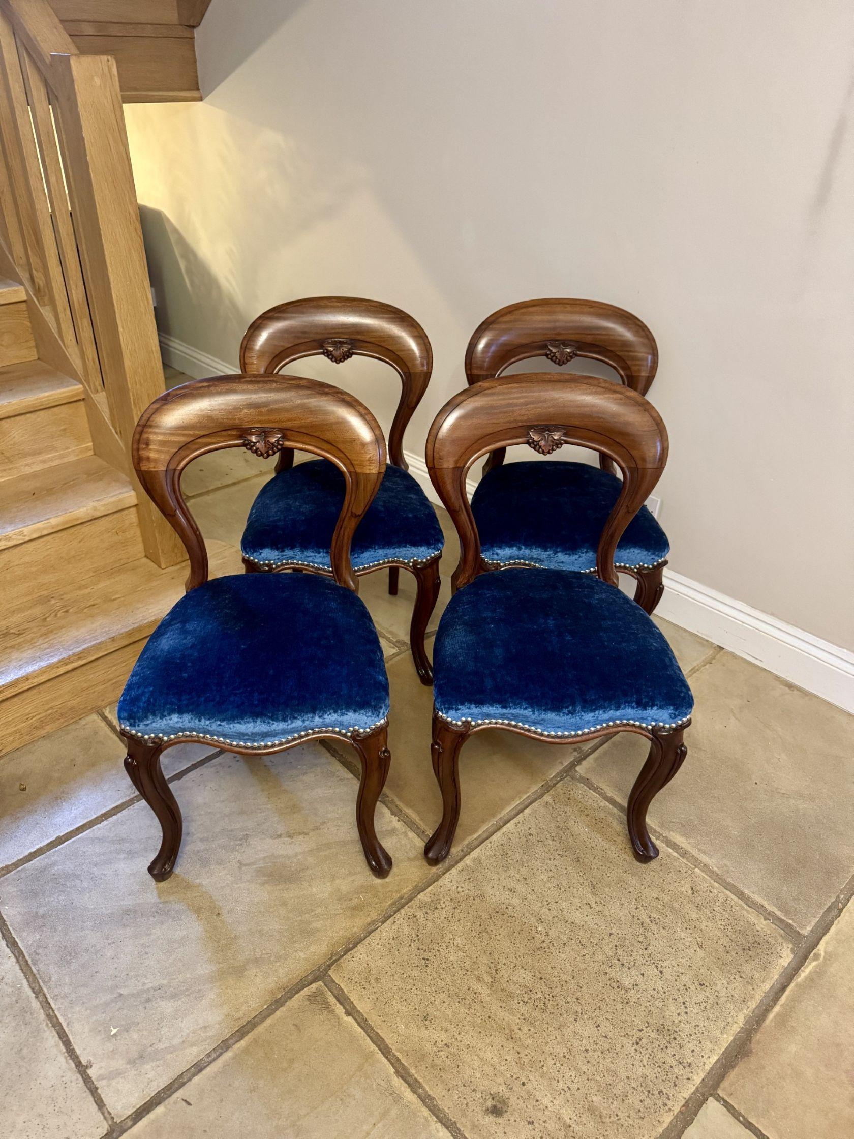 XIXe siècle Ensemble de quatre chaises de salle à manger en acajou de l'époque victorienne, d'une qualité exceptionnelle en vente