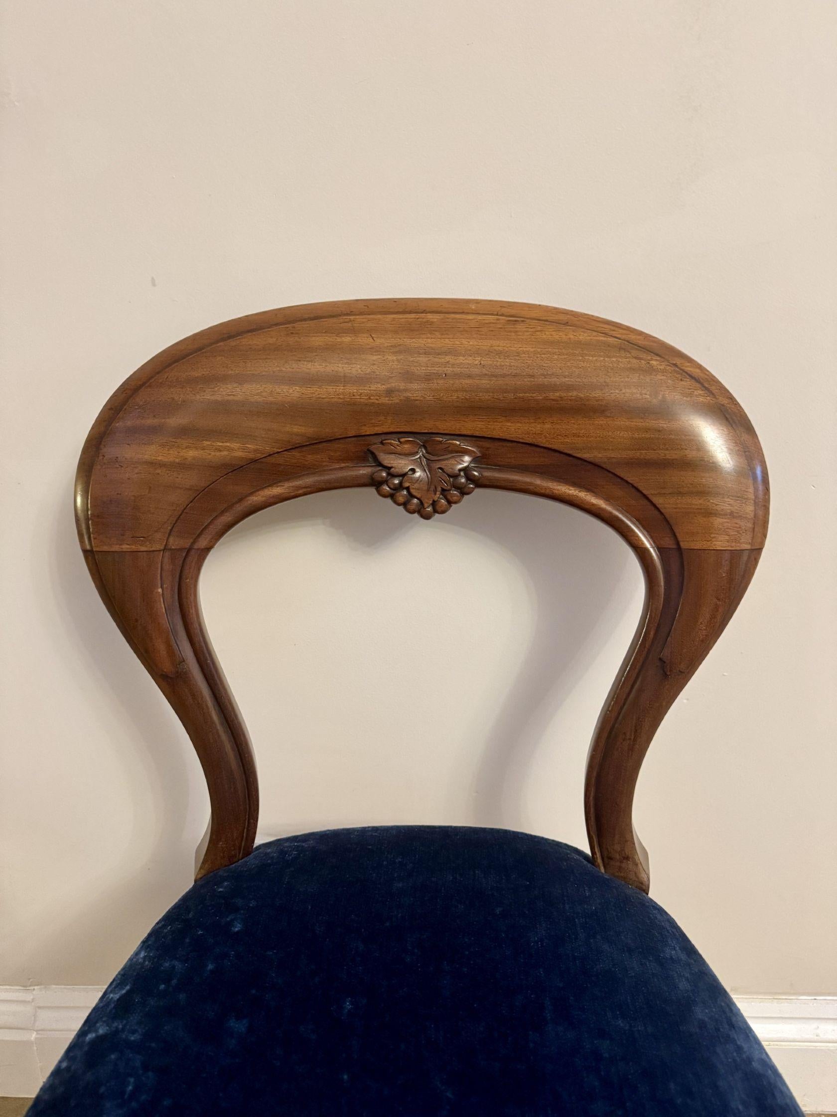 Ensemble de quatre chaises de salle à manger en acajou de l'époque victorienne, d'une qualité exceptionnelle en vente 2