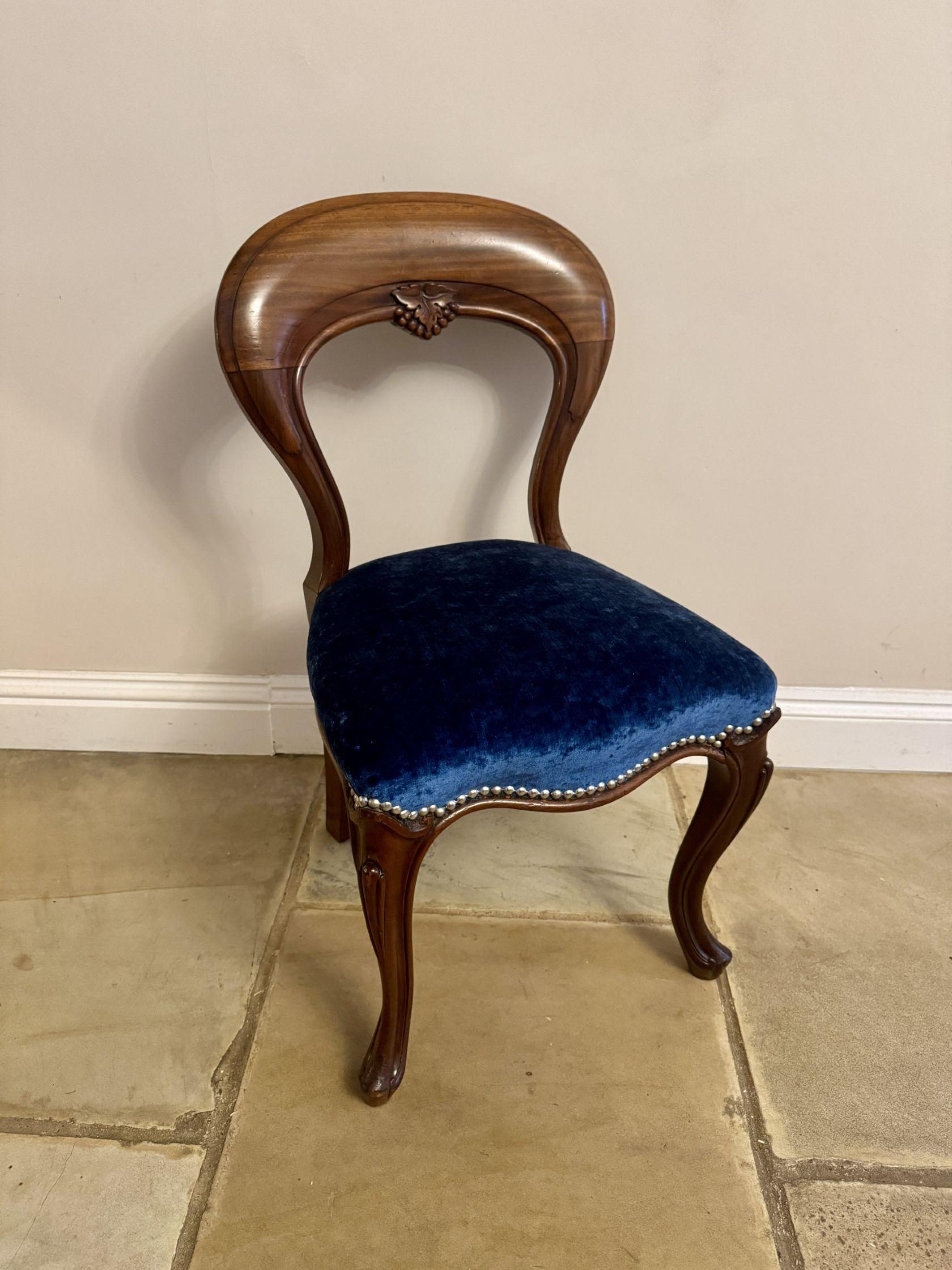 Ensemble de quatre chaises de salle à manger en acajou de l'époque victorienne, d'une qualité exceptionnelle en vente 3