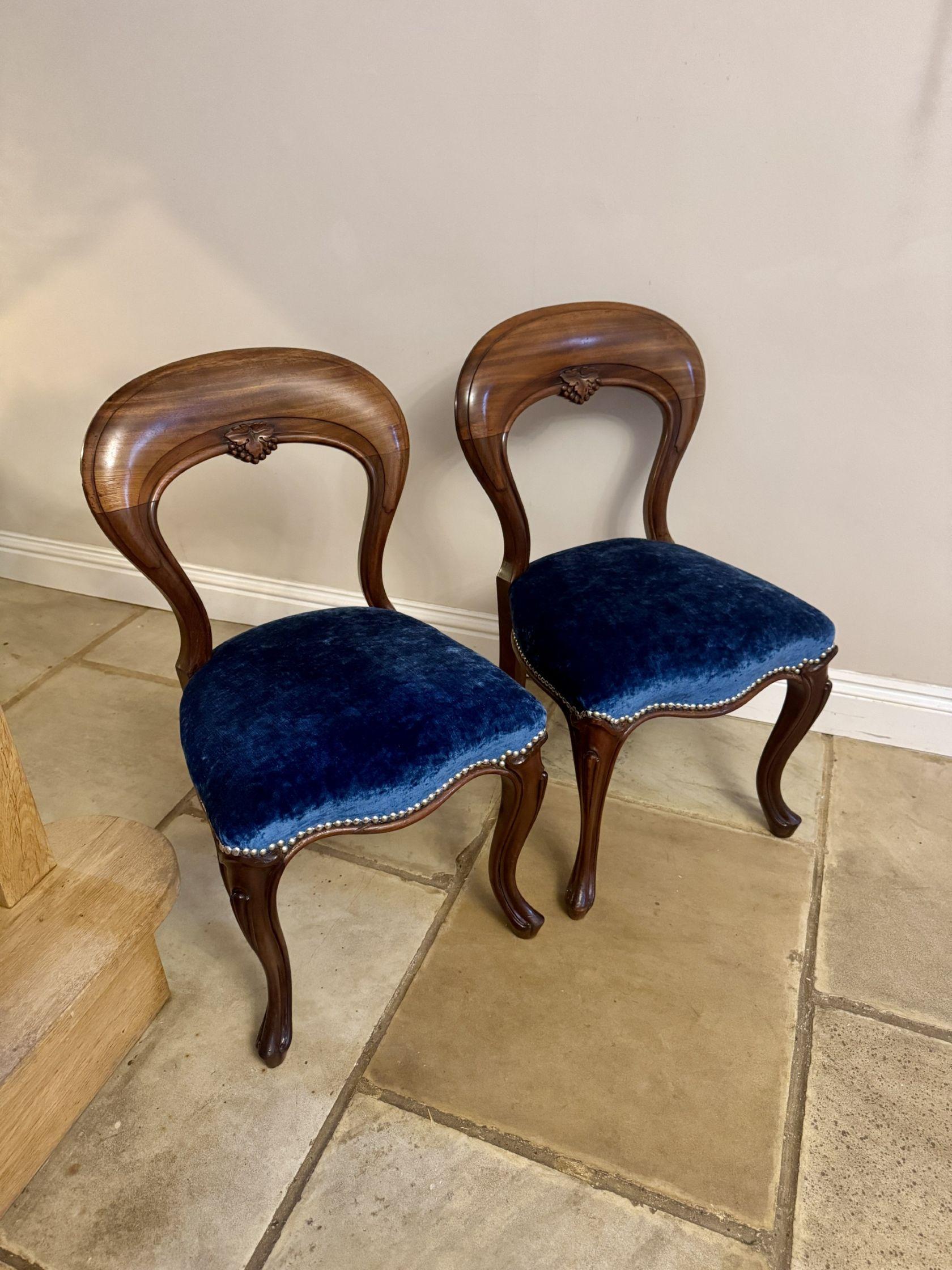 Ensemble de quatre chaises de salle à manger en acajou de l'époque victorienne, d'une qualité exceptionnelle en vente 4