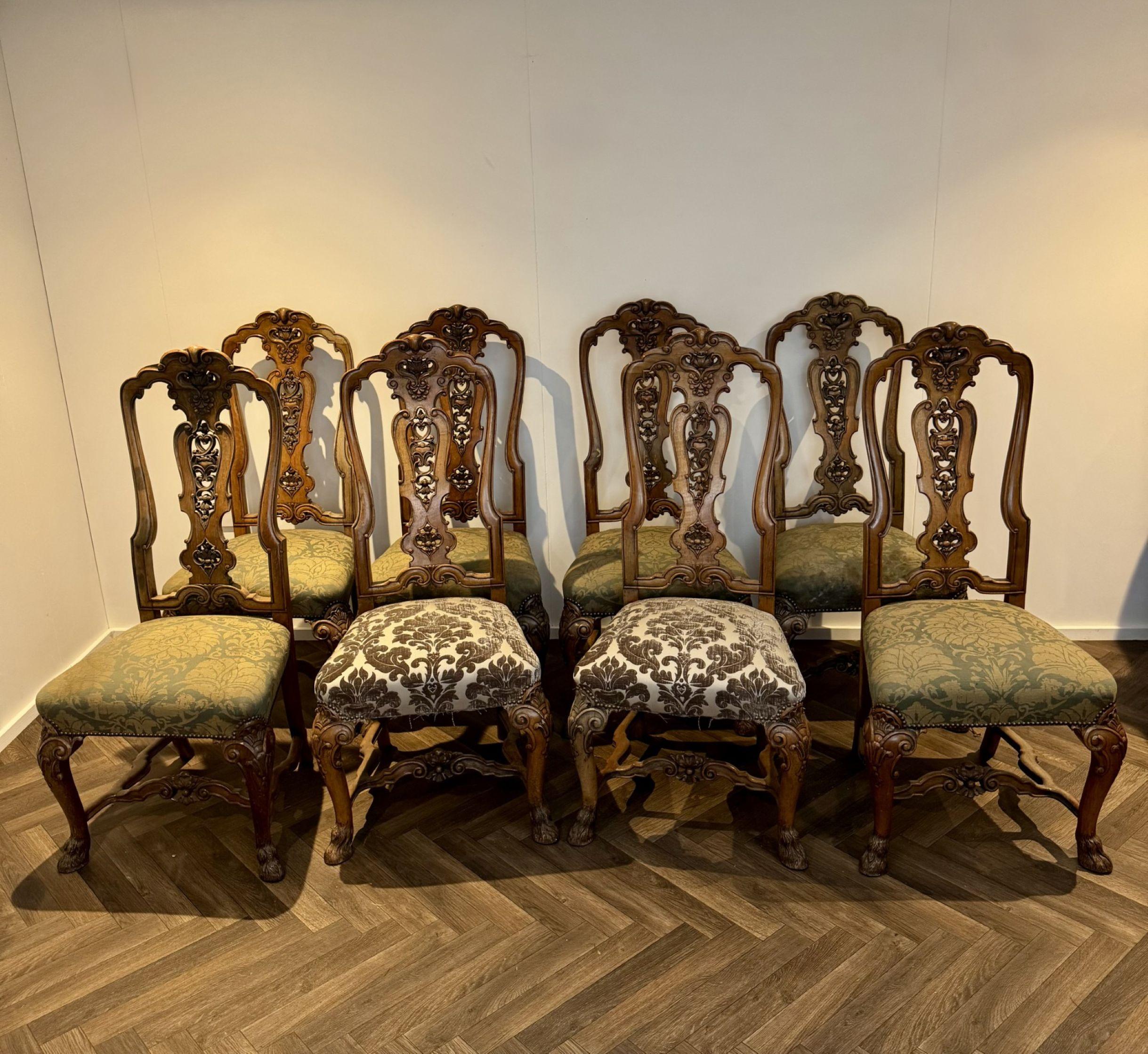 Ensemble de dix chaises de salle à manger en noyer de l'époque victorienne, d'une qualité exceptionnelle en vente 10