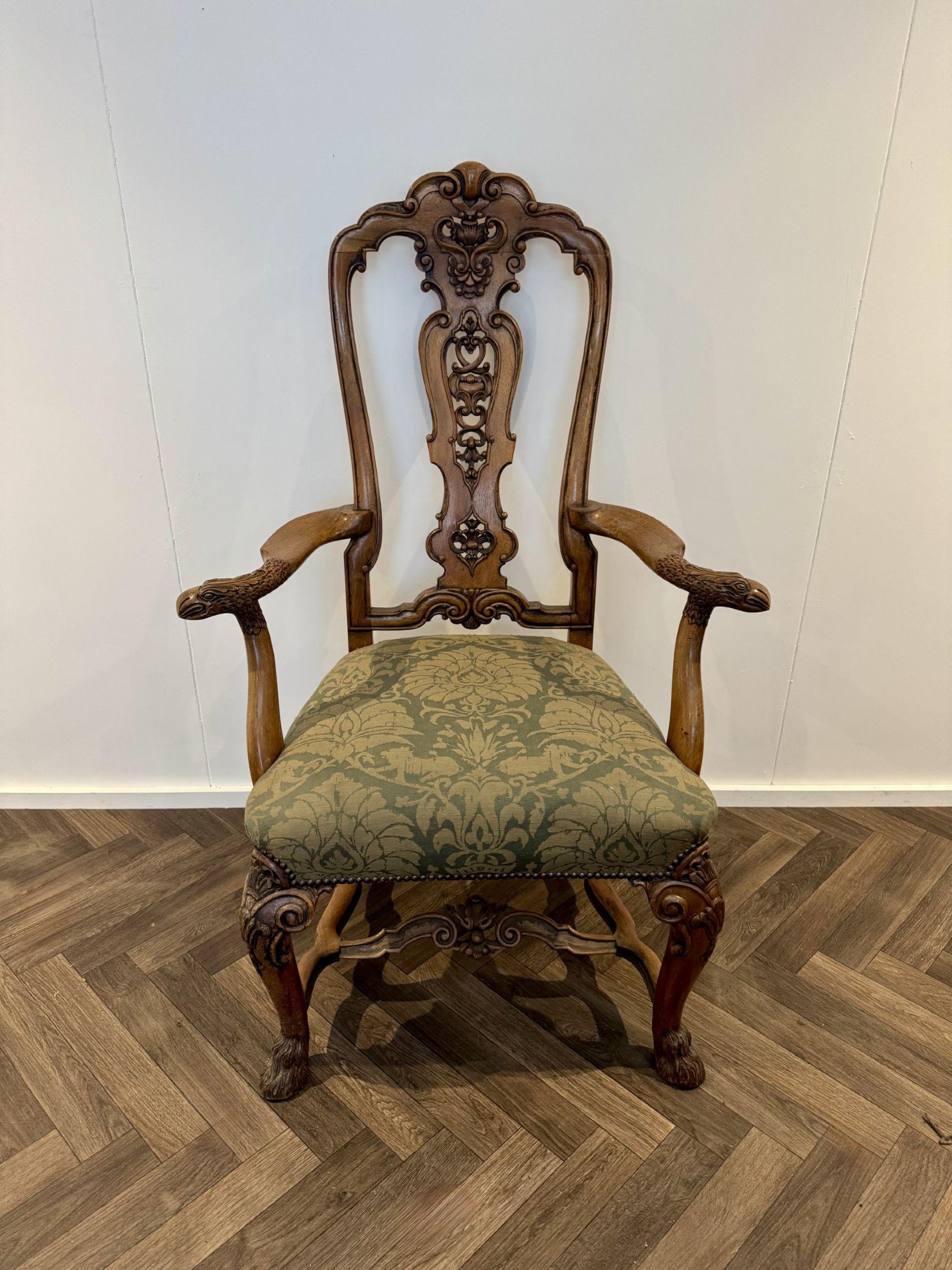 XIXe siècle Ensemble de dix chaises de salle à manger en noyer de l'époque victorienne, d'une qualité exceptionnelle en vente